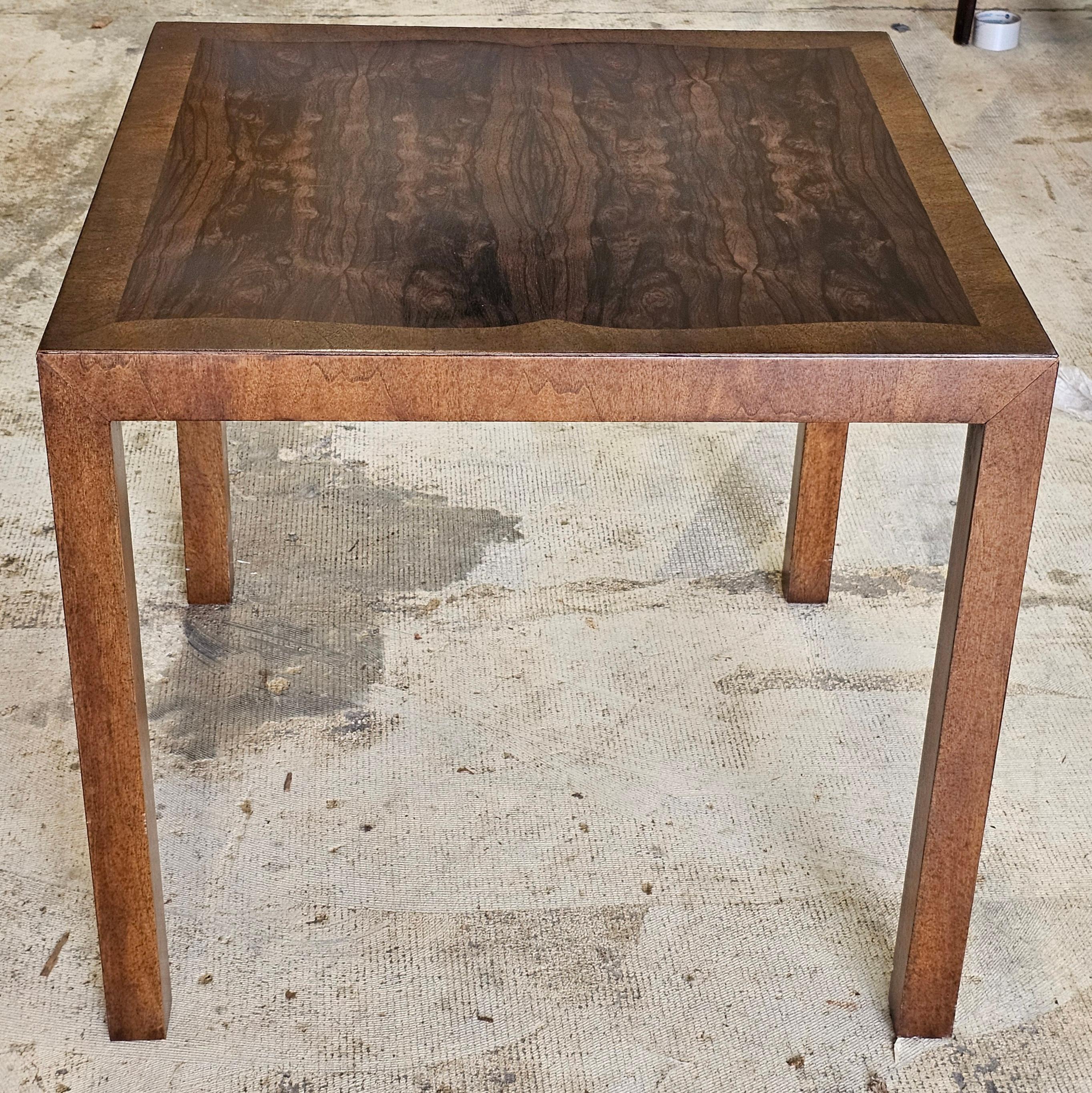 Tomlinson Möbel Mid-Century Palisander und Nussbaum Quadratische Beistelltisch (Furnier) im Angebot