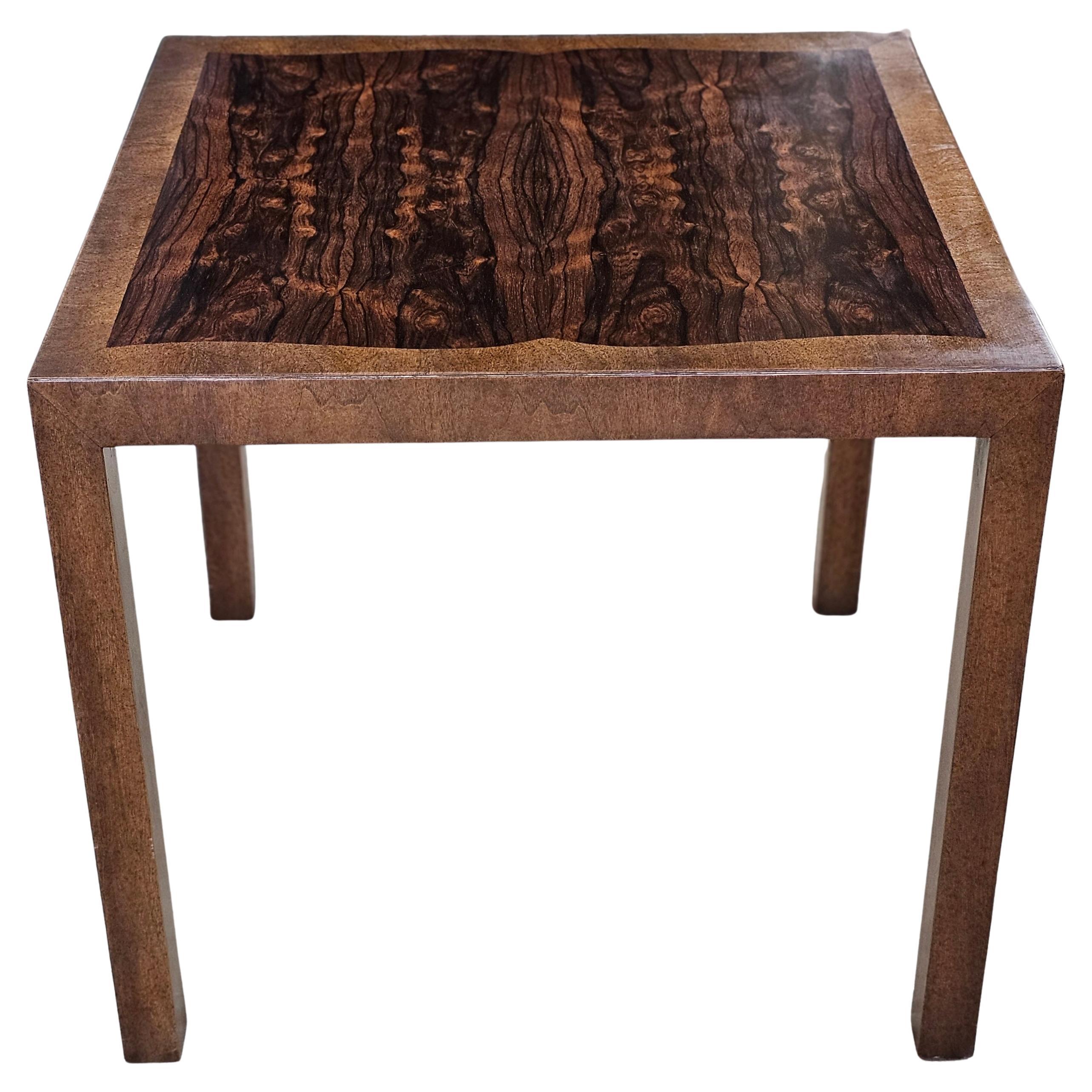 Tomlinson Möbel Mid-Century Palisander und Nussbaum Quadratische Beistelltisch im Angebot