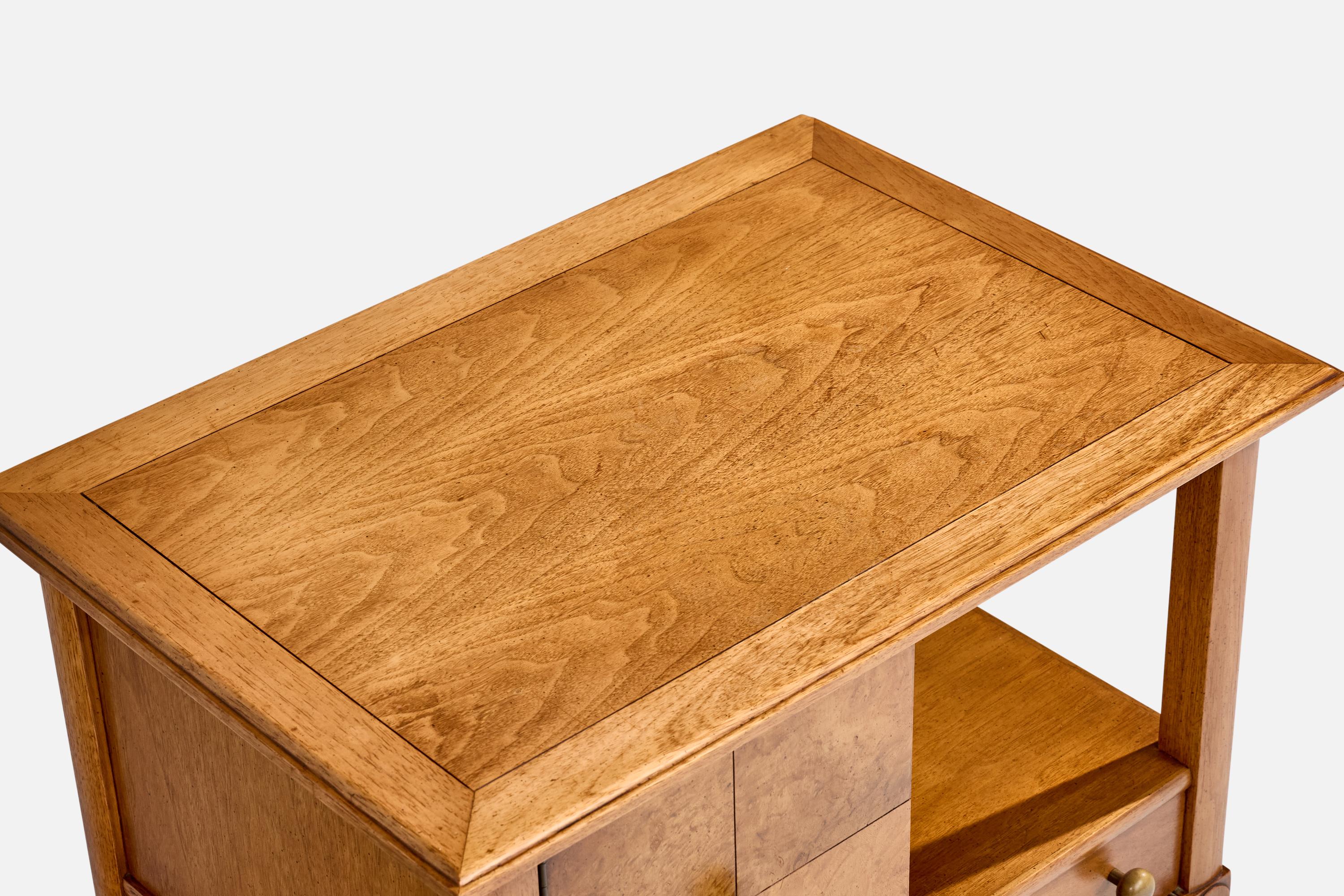 Meubles Tomlinson, tables de nuit, noyer, laiton, États-Unis, années 1950 en vente 5