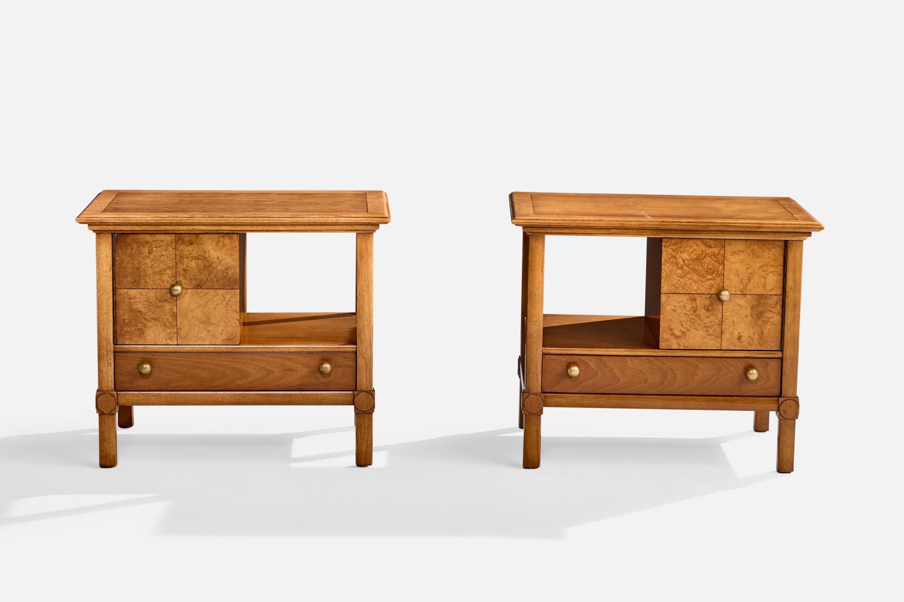 Mid-Century Modern Meubles Tomlinson, tables de nuit, noyer, laiton, États-Unis, années 1950 en vente