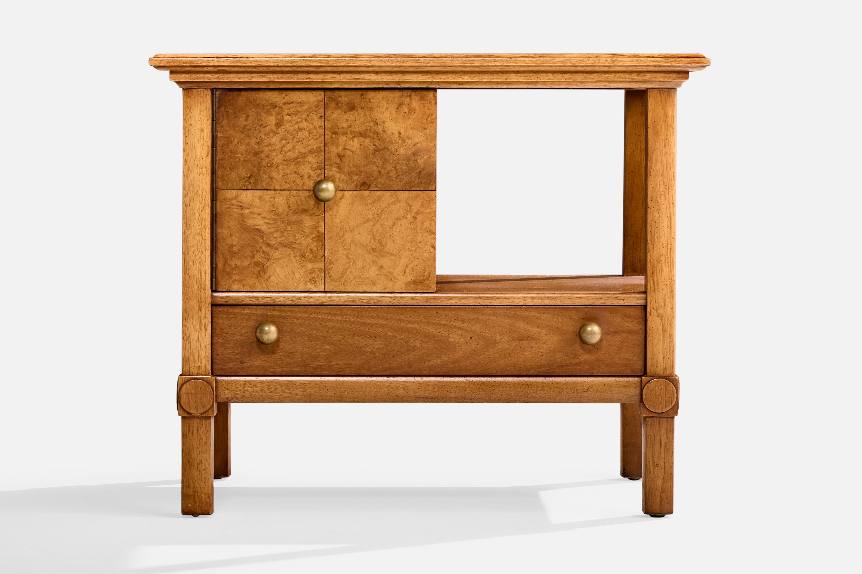 Milieu du XXe siècle Meubles Tomlinson, tables de nuit, noyer, laiton, États-Unis, années 1950 en vente
