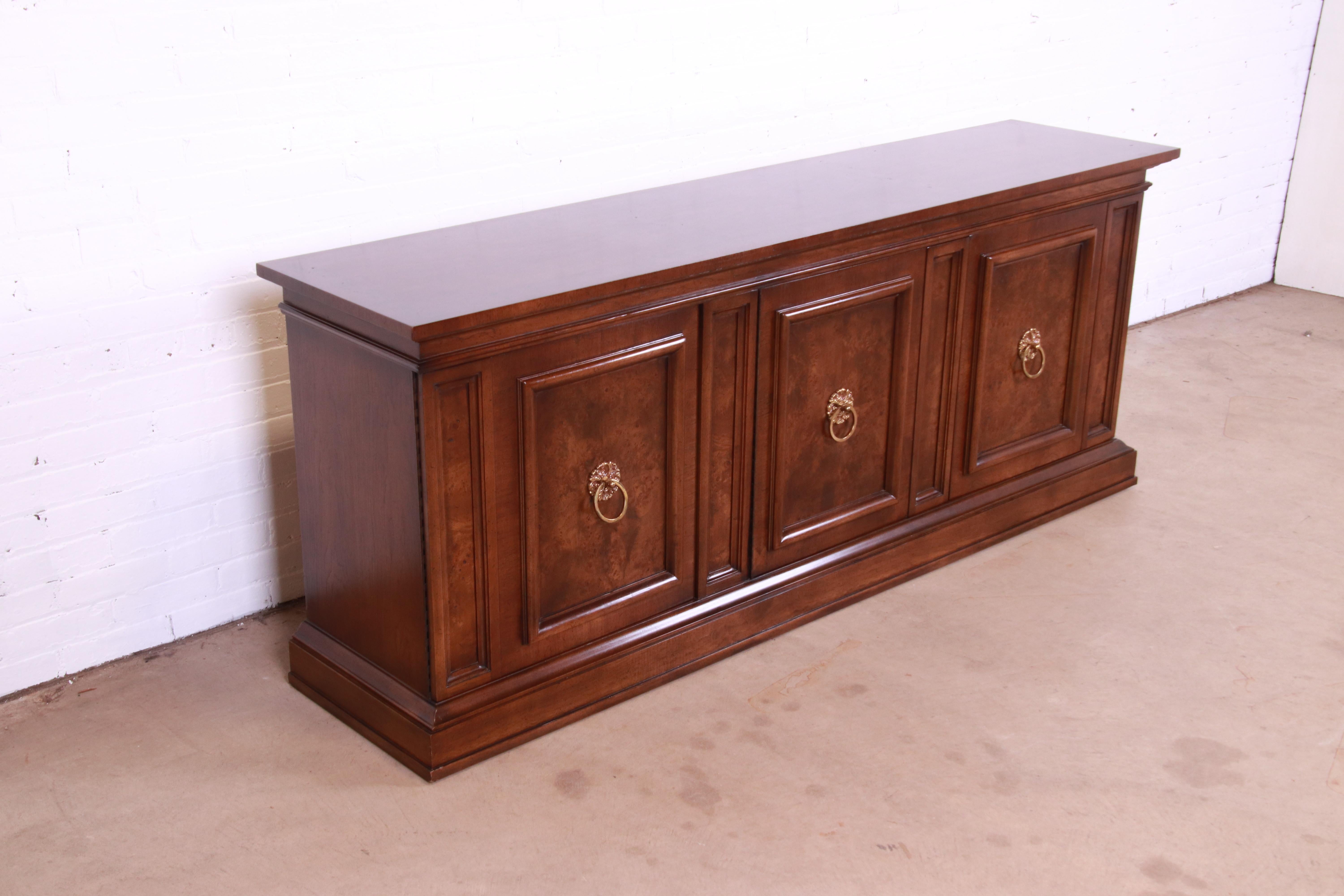 Tomlinson Mid-Century Hollywood Regency Burl Wood Sideboard Credenza, 1960s In Good Condition In South Bend, IN