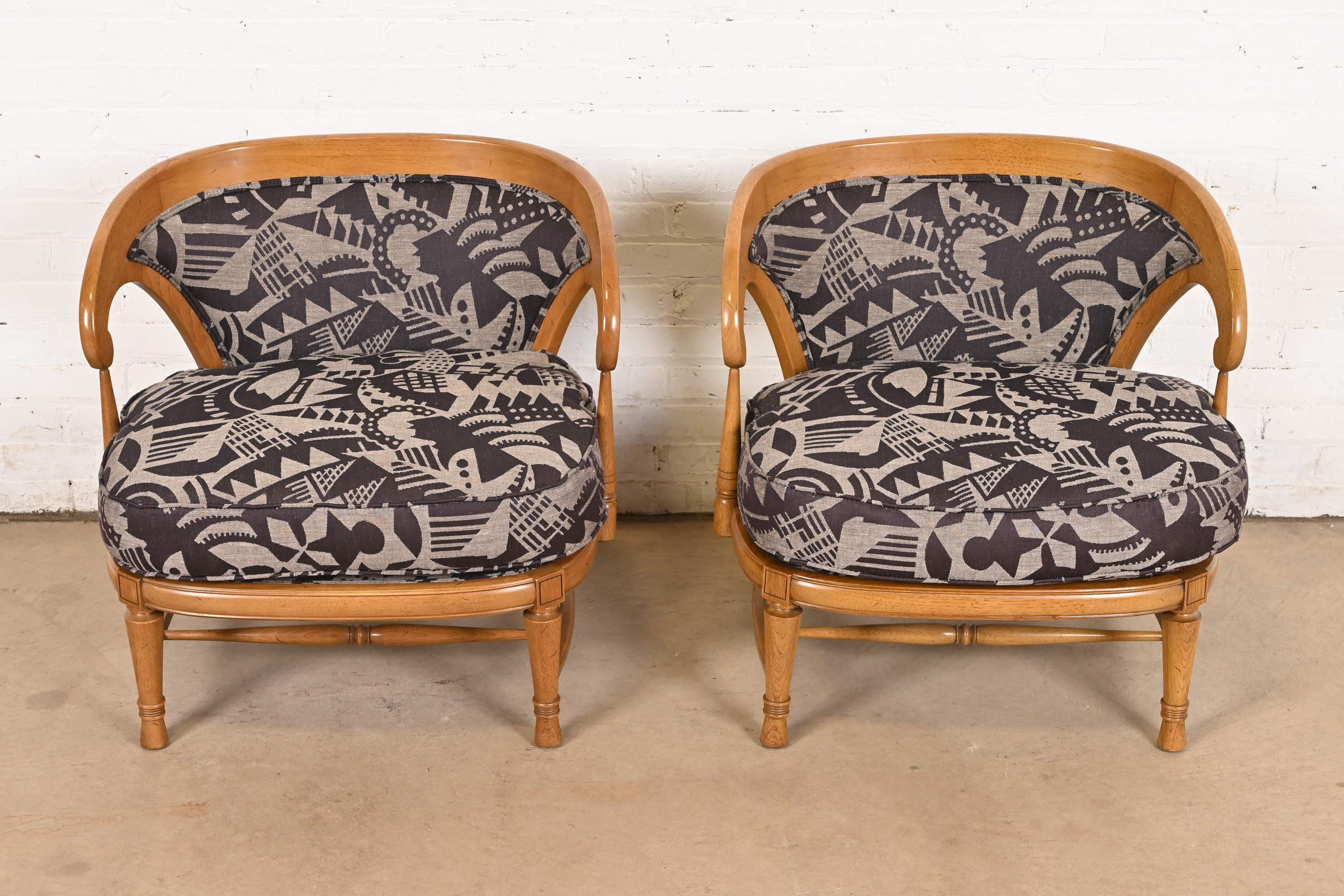 Tomlinson Mid-Century Modern Geformter Nussbaum Club Stühle oder Lounge Stühle, Paar (amerikanisch) im Angebot