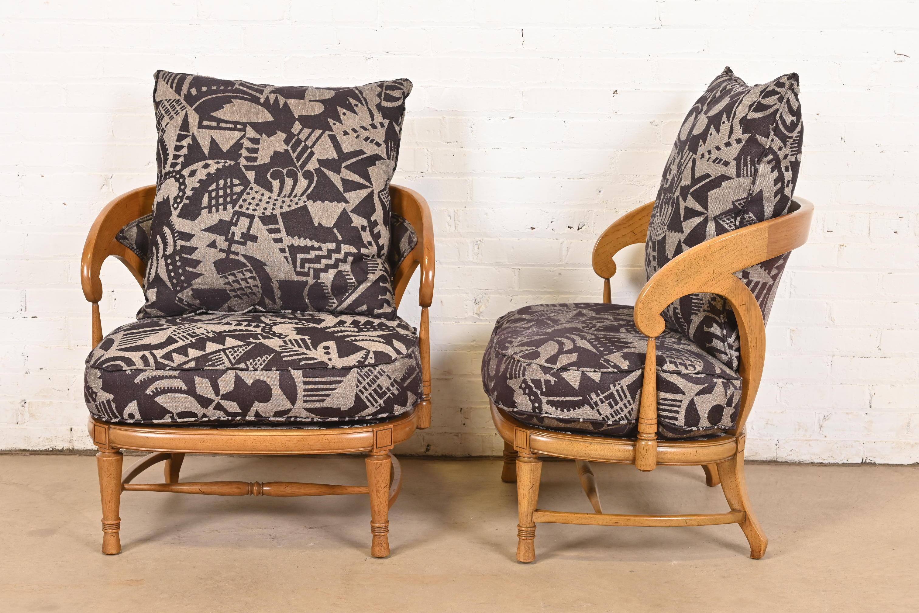 Tomlinson Mid-Century Modern Geformter Nussbaum Club Stühle oder Lounge Stühle, Paar im Angebot 1