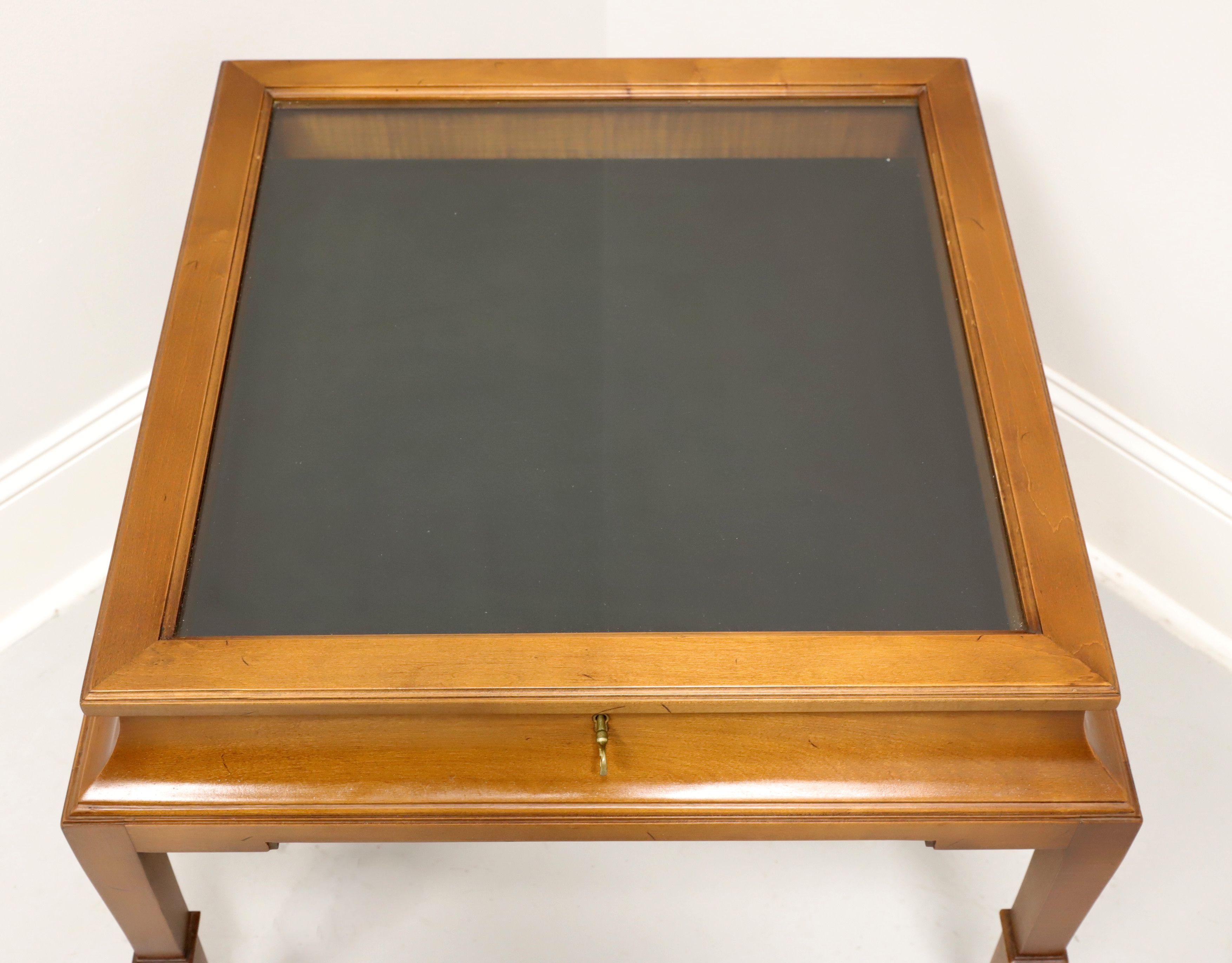 TOMLINSON Nutwood French Louis XVI Square Glass Case Display Accent Table In Good Condition In Charlotte, NC