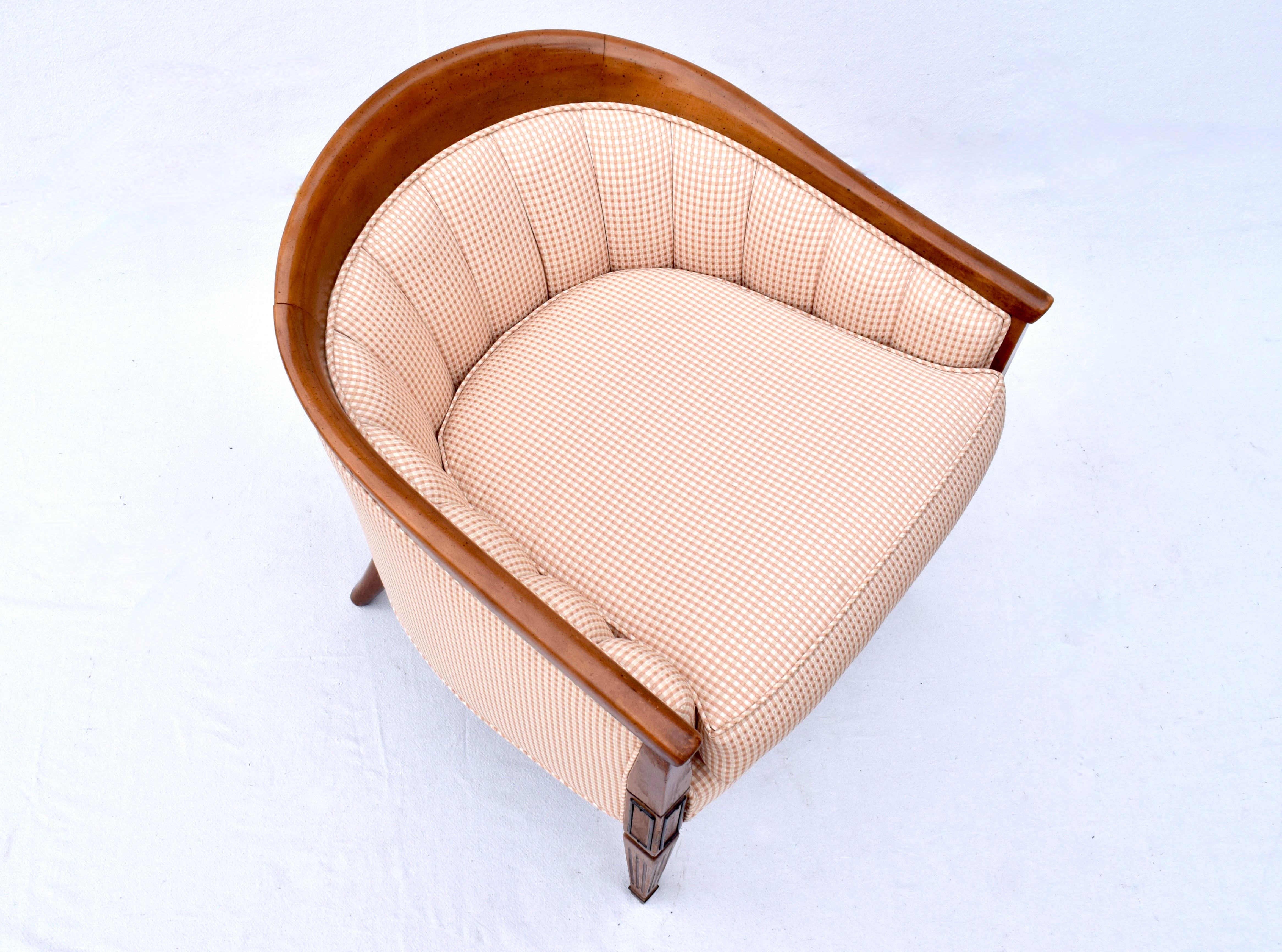 Tomlinson Pavane Occasional Barrel Chair In Good Condition For Sale In Southampton, NJ