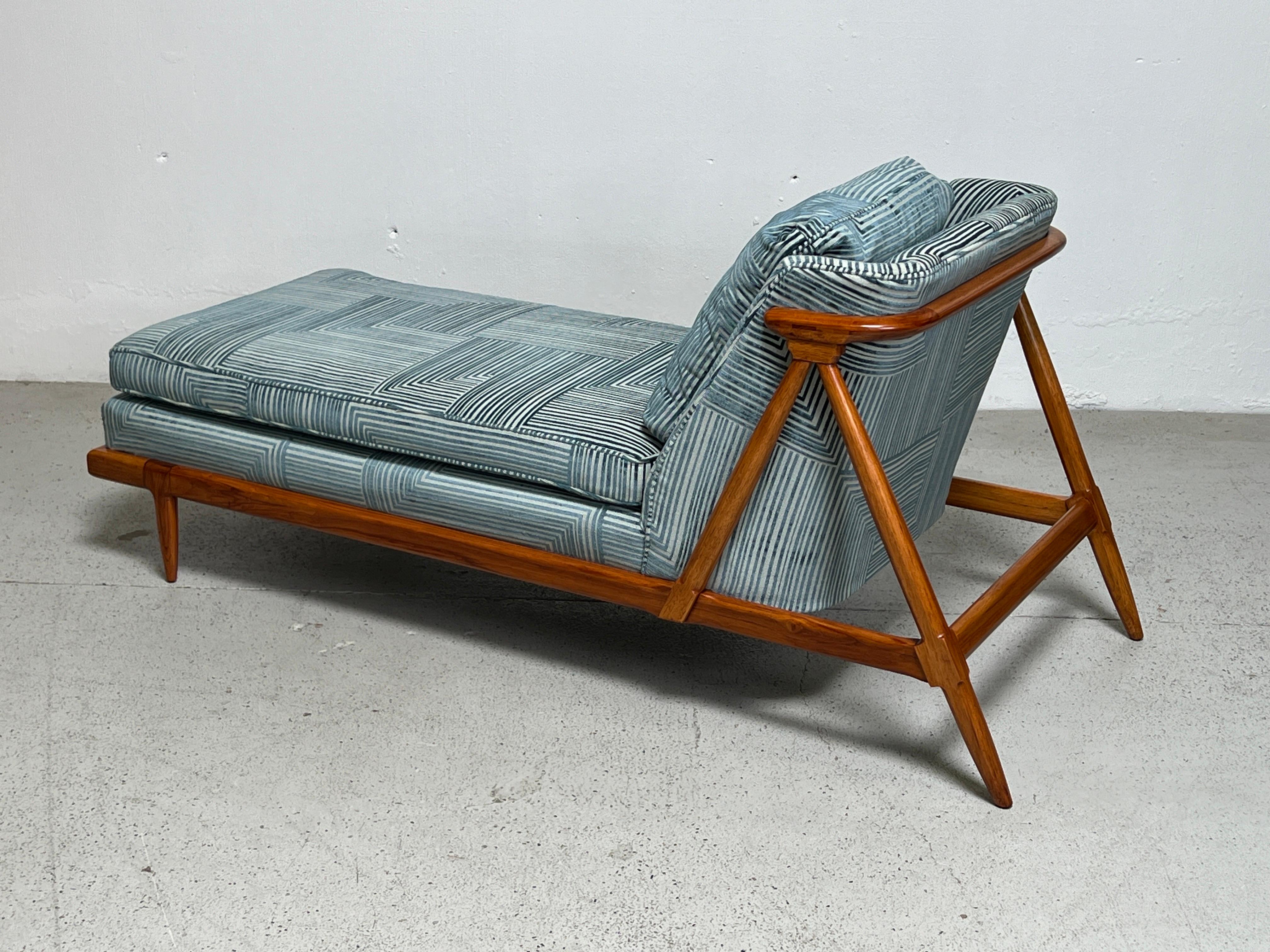 A Rare chaise lounge designed by John Lubberts and Lambert Mulder for Tomlinson. Beautifully restored. 