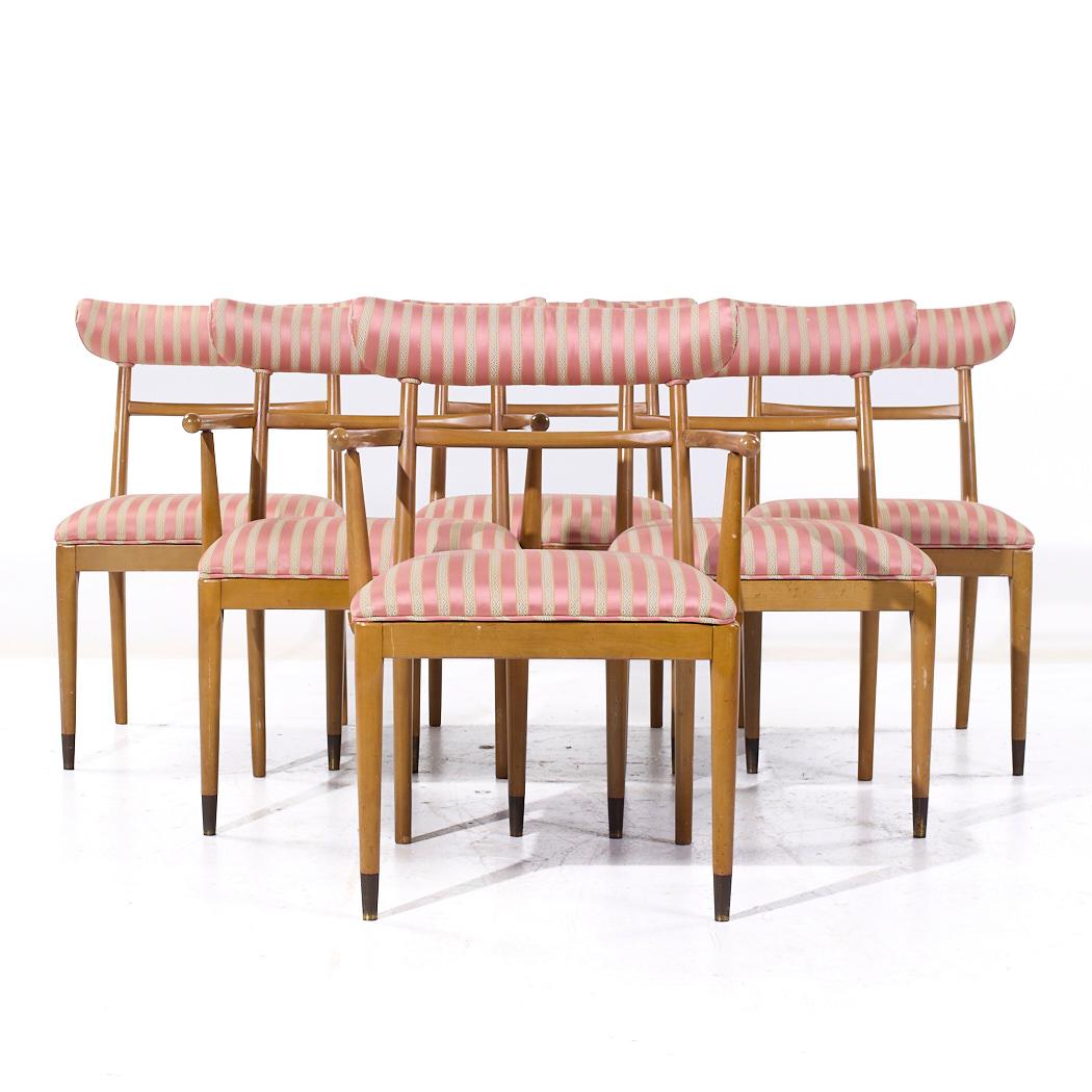 Tomlinson - Sedie da pranzo sofisticate del metà del secolo - Set di 6

Ogni sedia senza braccioli misura: 20,75 di larghezza x 22,5 di profondità x 33,5 di altezza, con un'altezza della seduta di 19 pollici.
Ogni sedia da capitano misura: 23,75 di