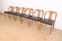 Tomlinson Anspruchsvolle Esstischsessel aus Nussbaum und Rohrgeflecht, Mitte des Jahrhunderts, modern