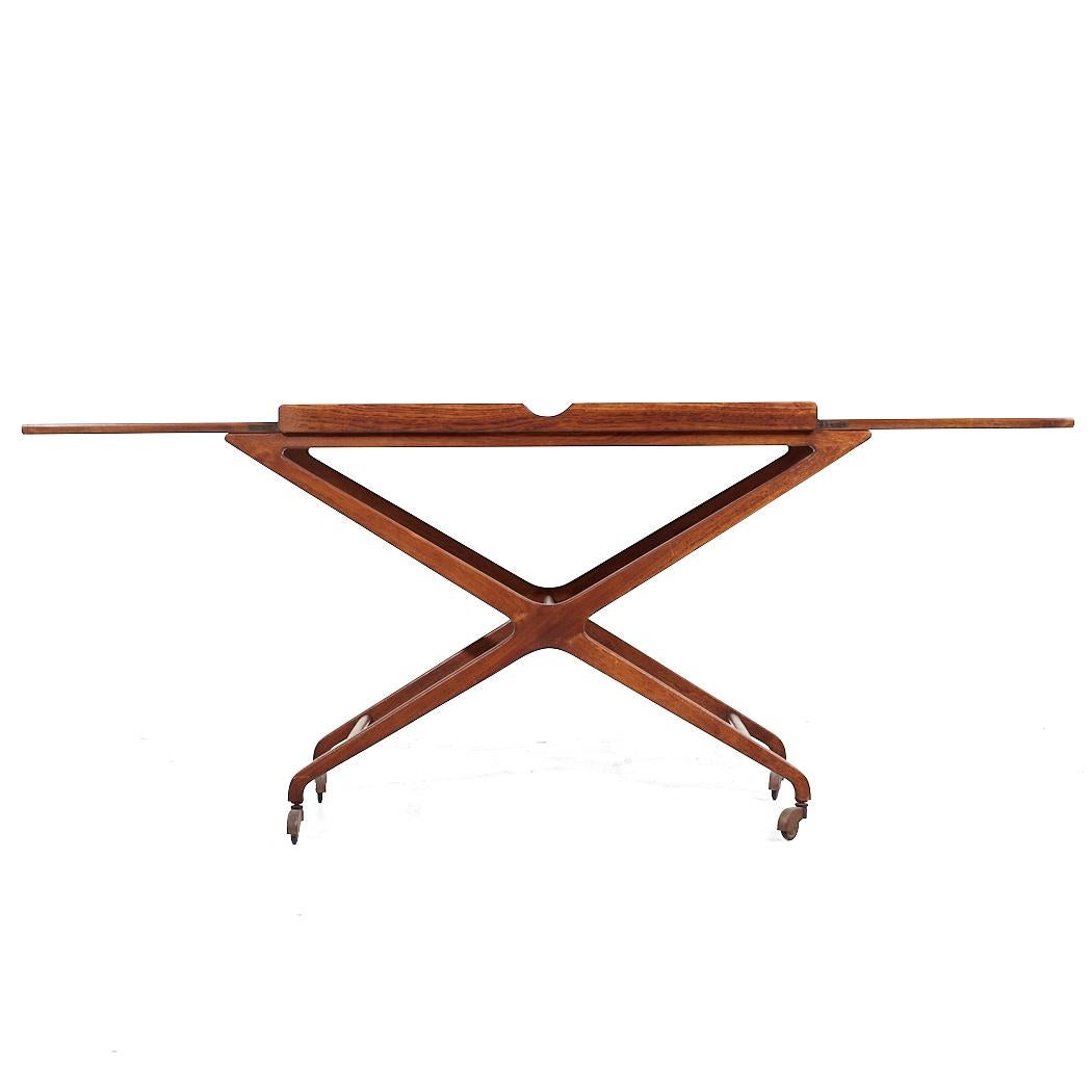 Tomlinson Sophisticate Mid Century Walnut Expanding Bar Cart In Good Condition For Sale In Countryside, IL