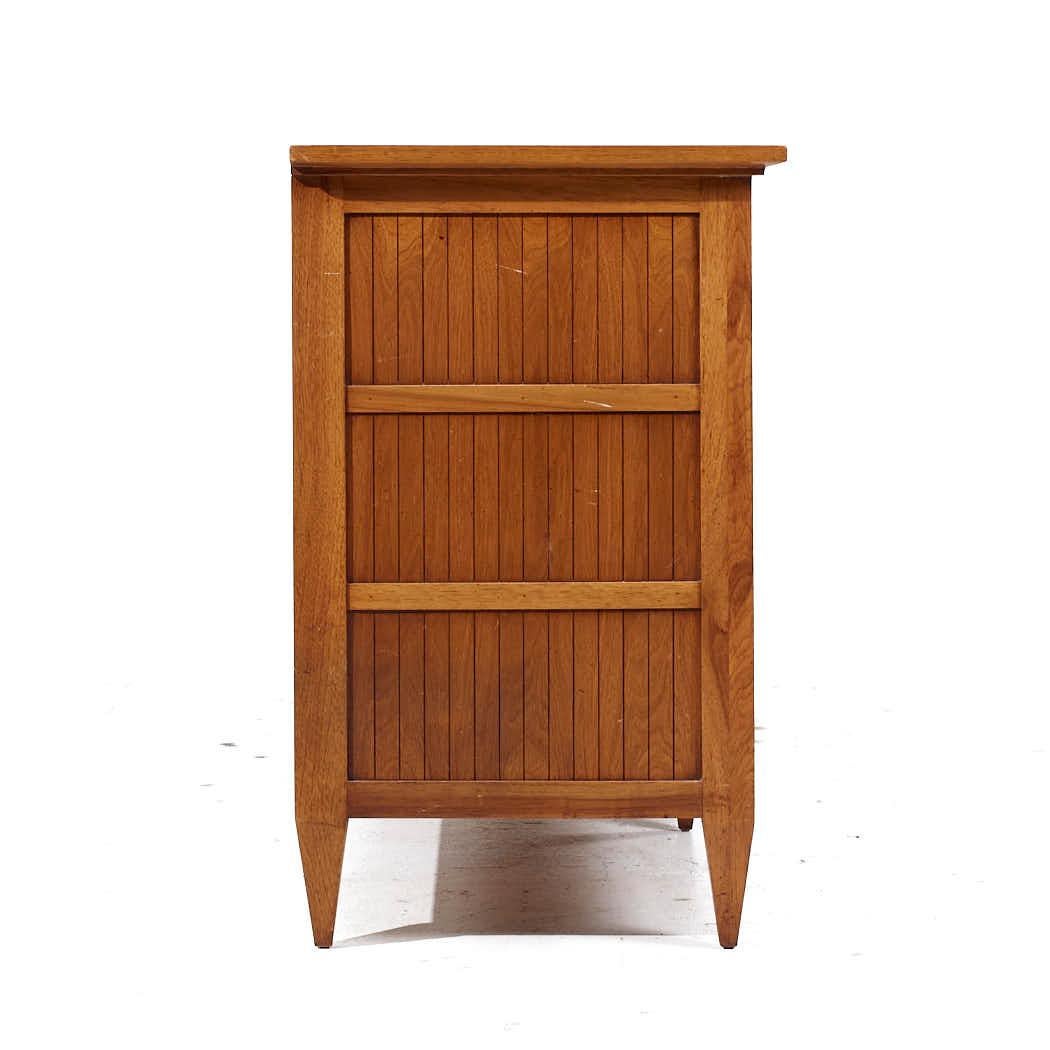 Mid-Century Modern Tomlinson Sophisticate Mid Century Walnut Lowboy Dresser For Sale