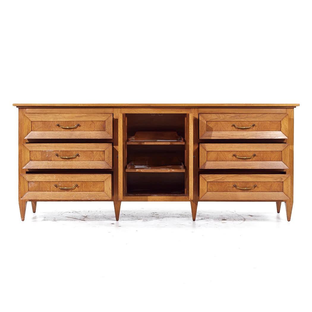 Late 20th Century Tomlinson Sophisticate Mid Century Walnut Lowboy Dresser For Sale