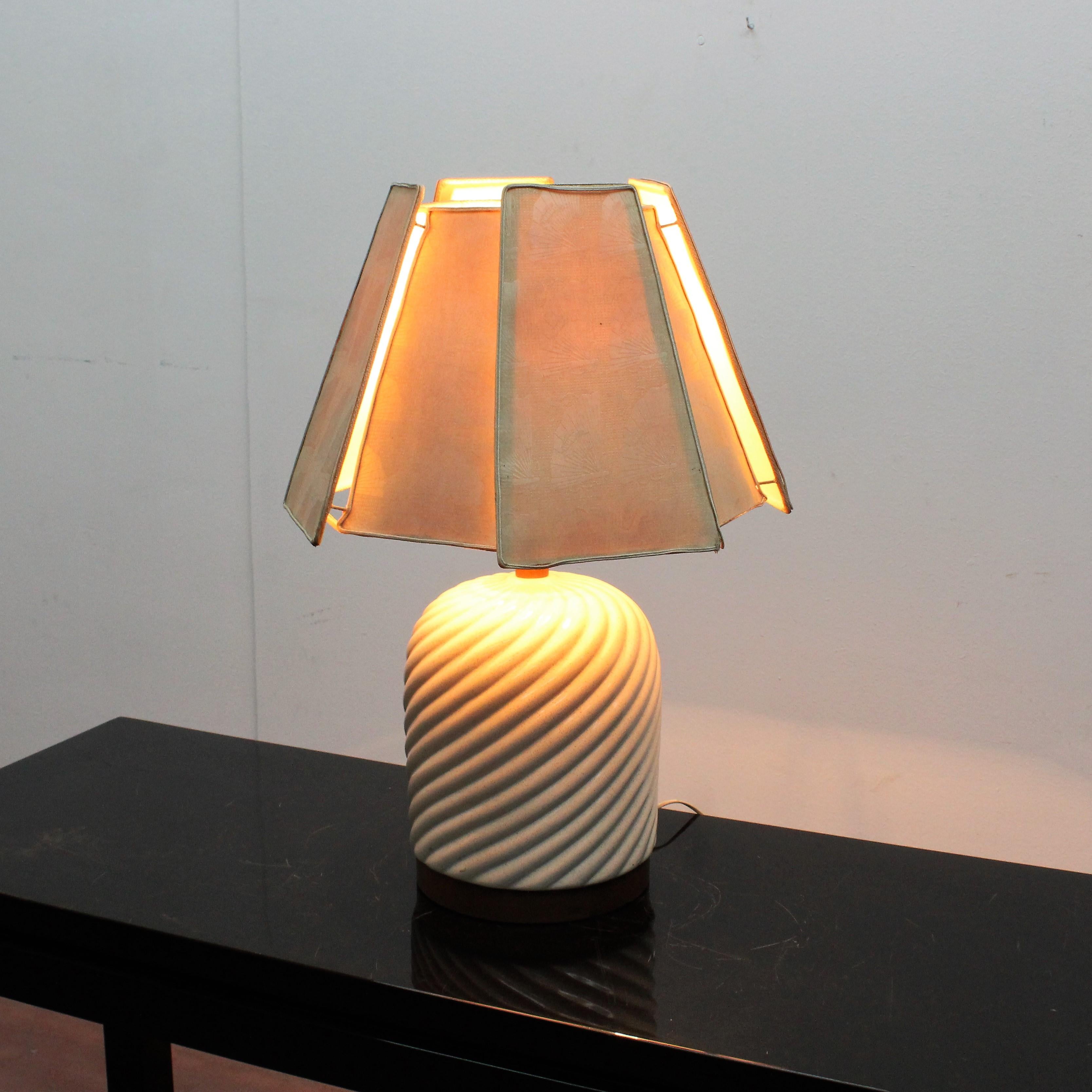 Midcentury White Ceramic Table Lamp Tommaso Barbi, Italy 1970s  In Good Condition In Palermo, IT