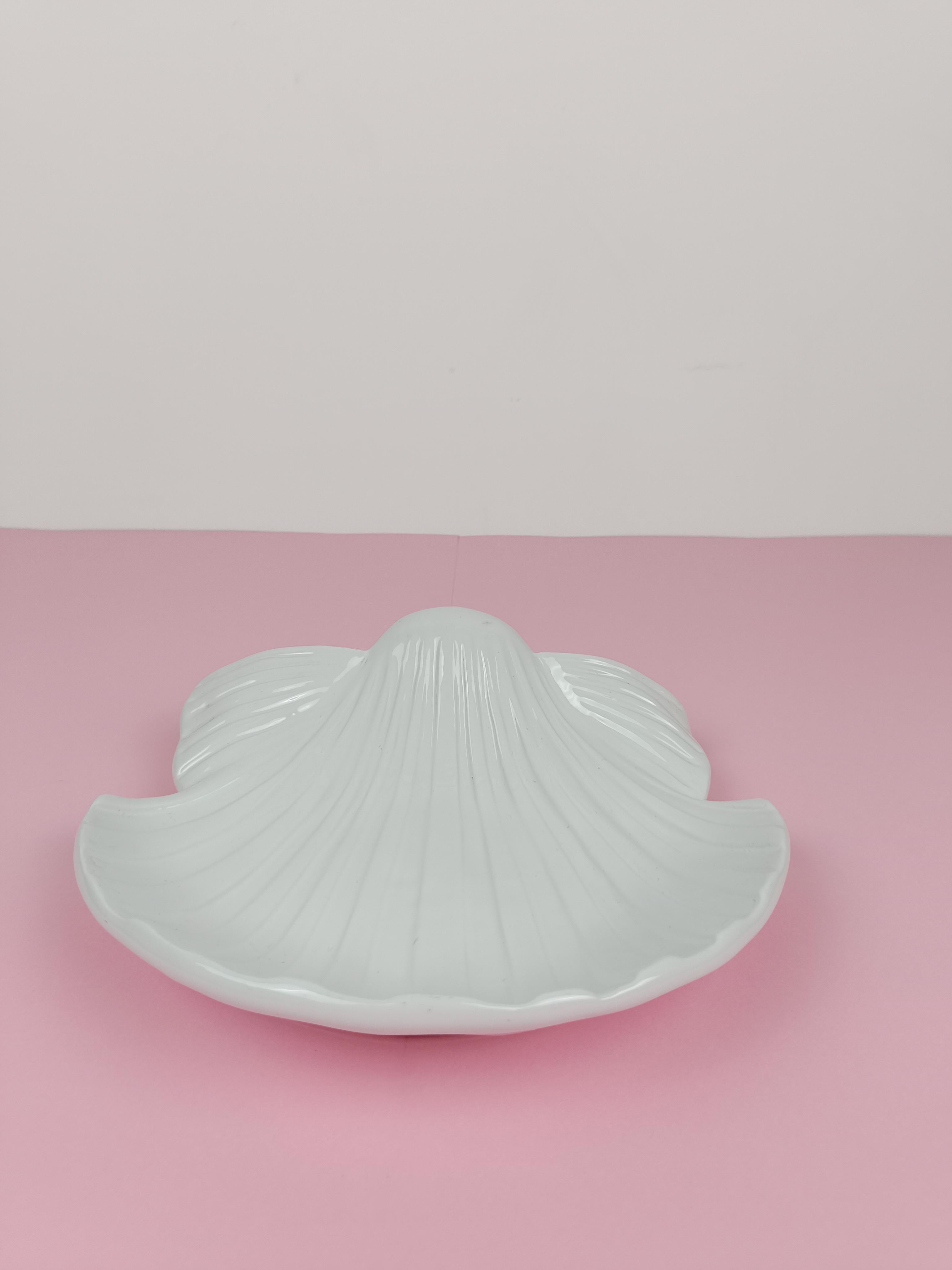 Tommaso Barbi-Schale / The Scallop Shaped Vide-poche aus weiß glasierter Keramik, 70er Jahre im Angebot 6