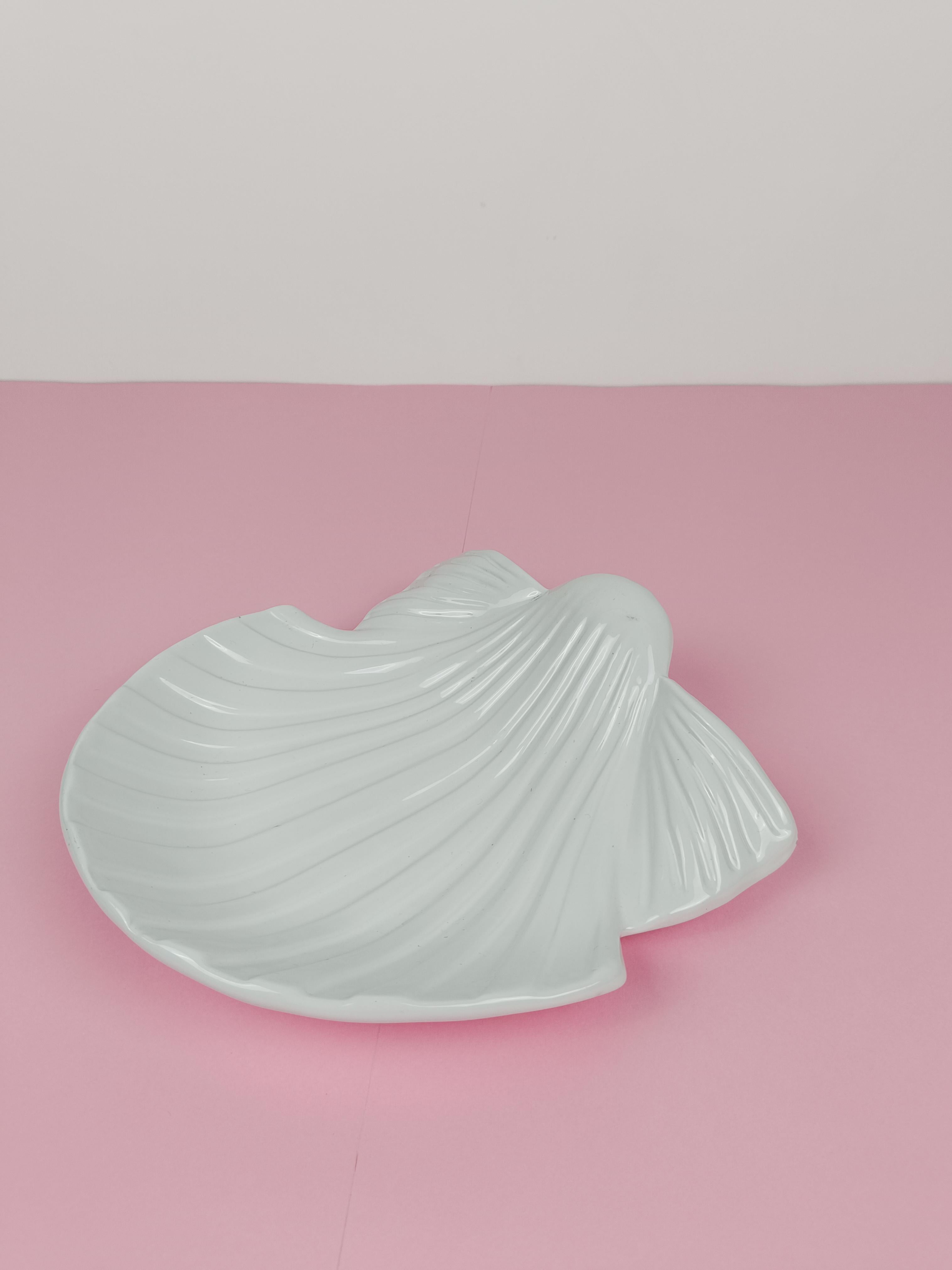 Tommaso Barbi-Schale / The Scallop Shaped Vide-poche aus weiß glasierter Keramik, 70er Jahre im Angebot 7