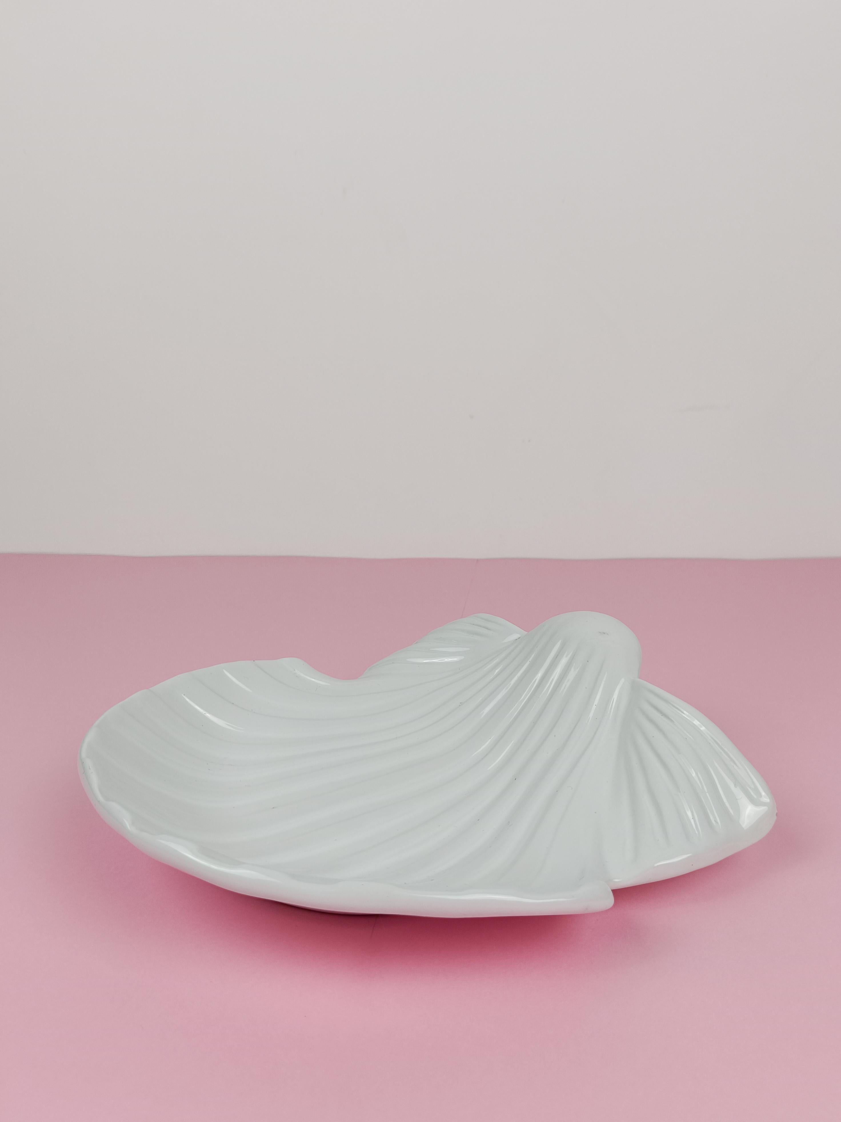 Tommaso Barbi-Schale / The Scallop Shaped Vide-poche aus weiß glasierter Keramik, 70er Jahre im Angebot 8