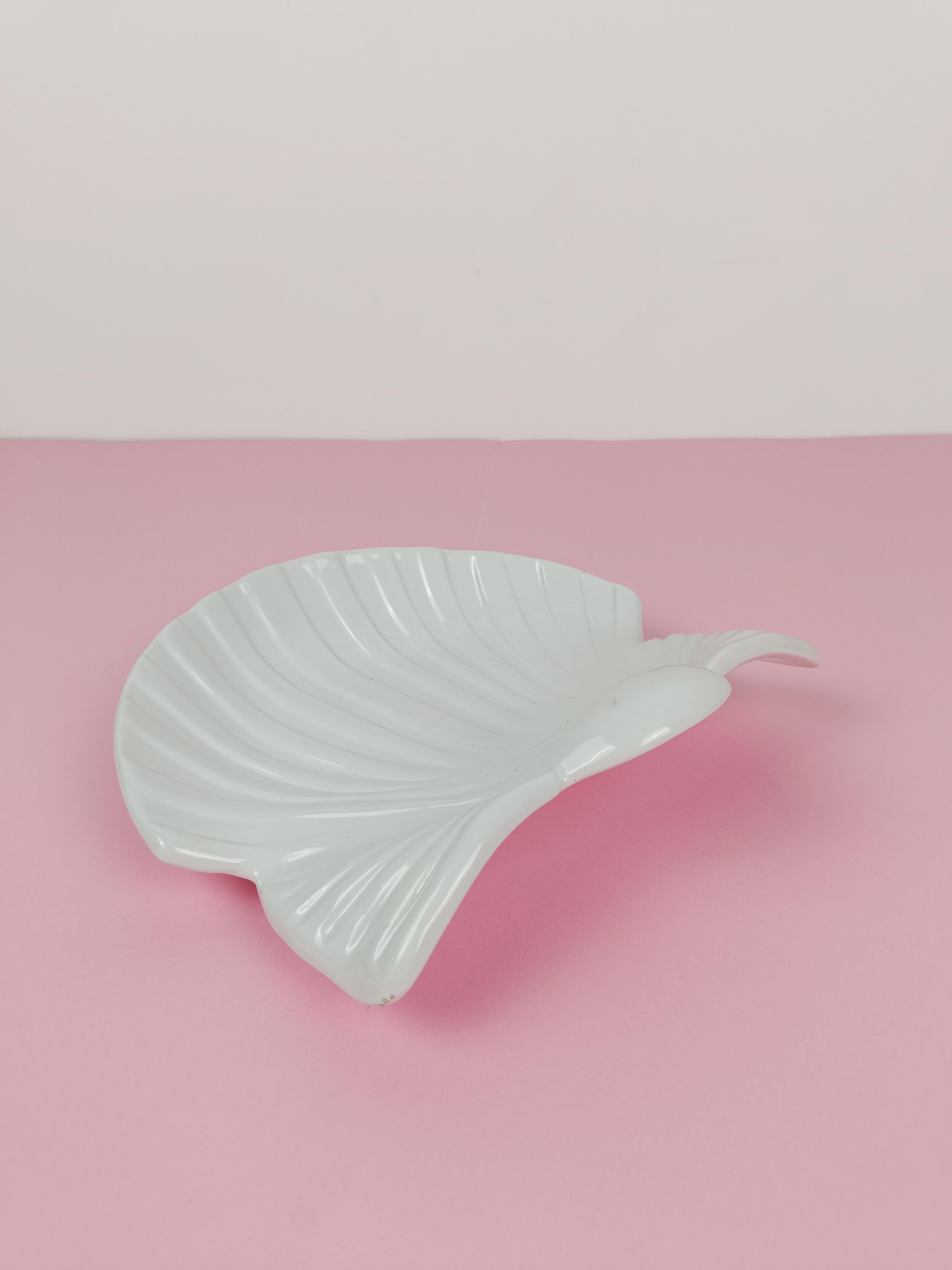 Tommaso Barbi-Schale / The Scallop Shaped Vide-poche aus weiß glasierter Keramik, 70er Jahre im Angebot 9