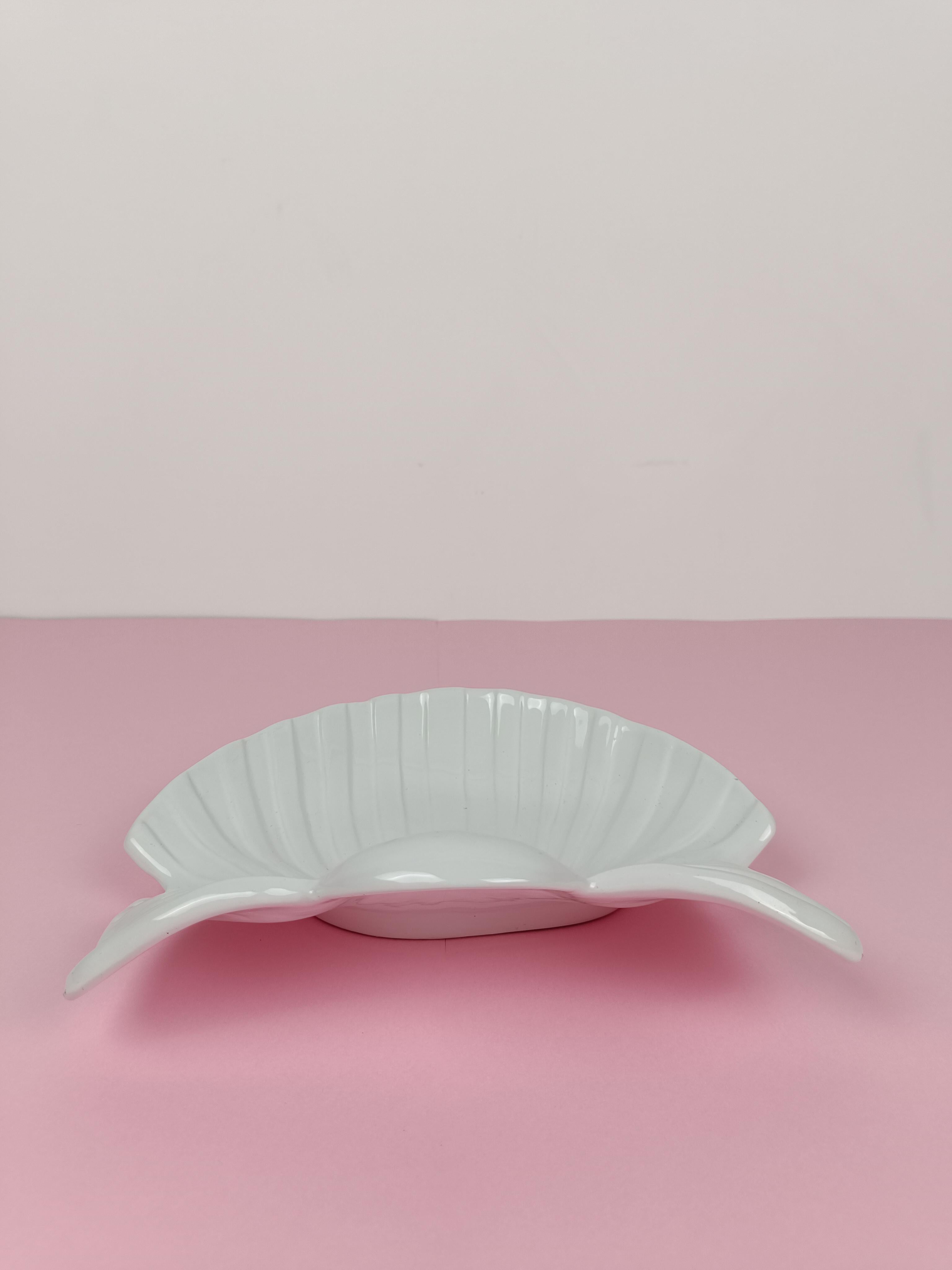 Tommaso Barbi-Schale / The Scallop Shaped Vide-poche aus weiß glasierter Keramik, 70er Jahre im Angebot 10