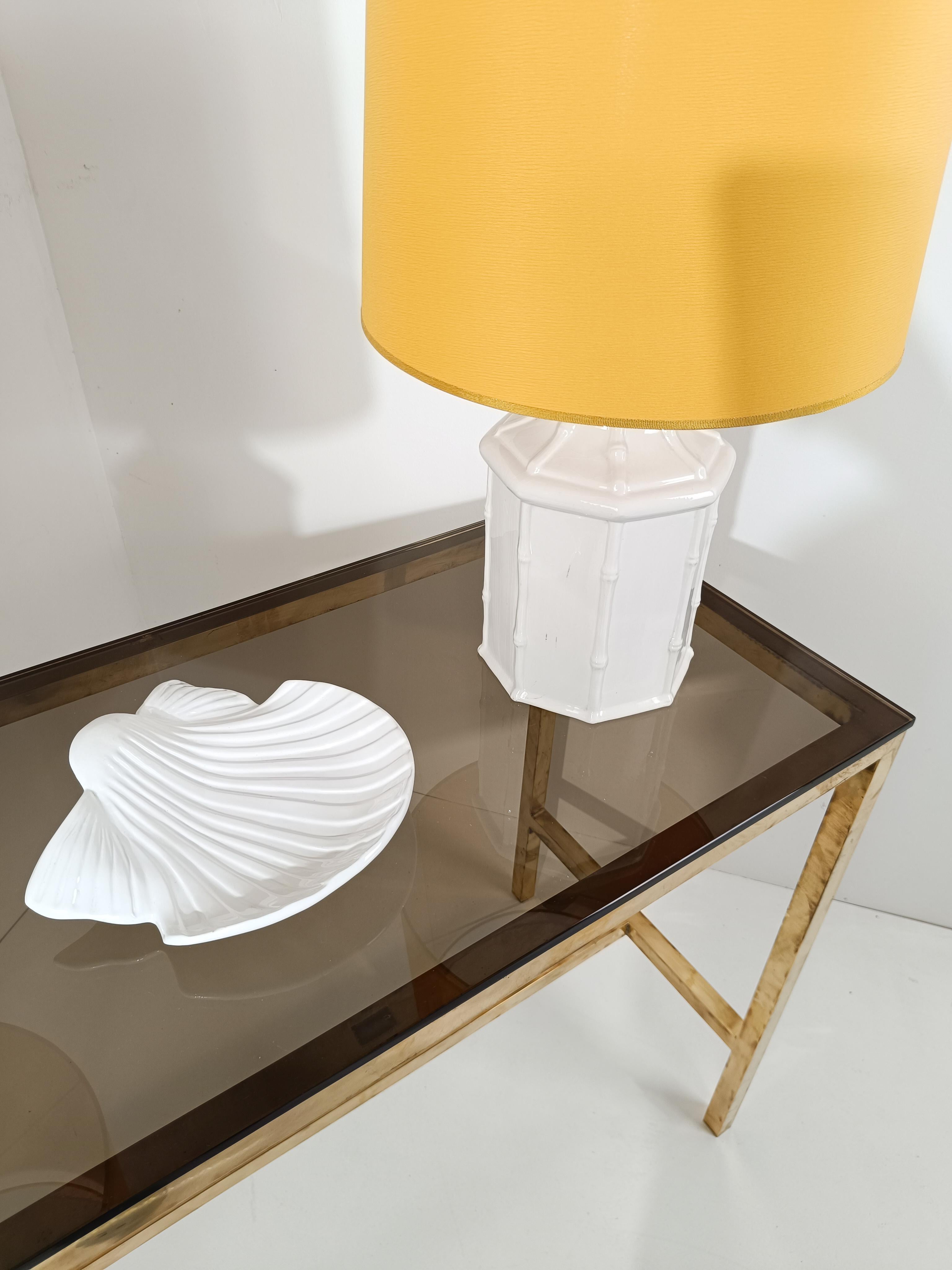 Tommaso Barbi-Schale / The Scallop Shaped Vide-poche aus weiß glasierter Keramik, 70er Jahre (Moderne der Mitte des Jahrhunderts) im Angebot