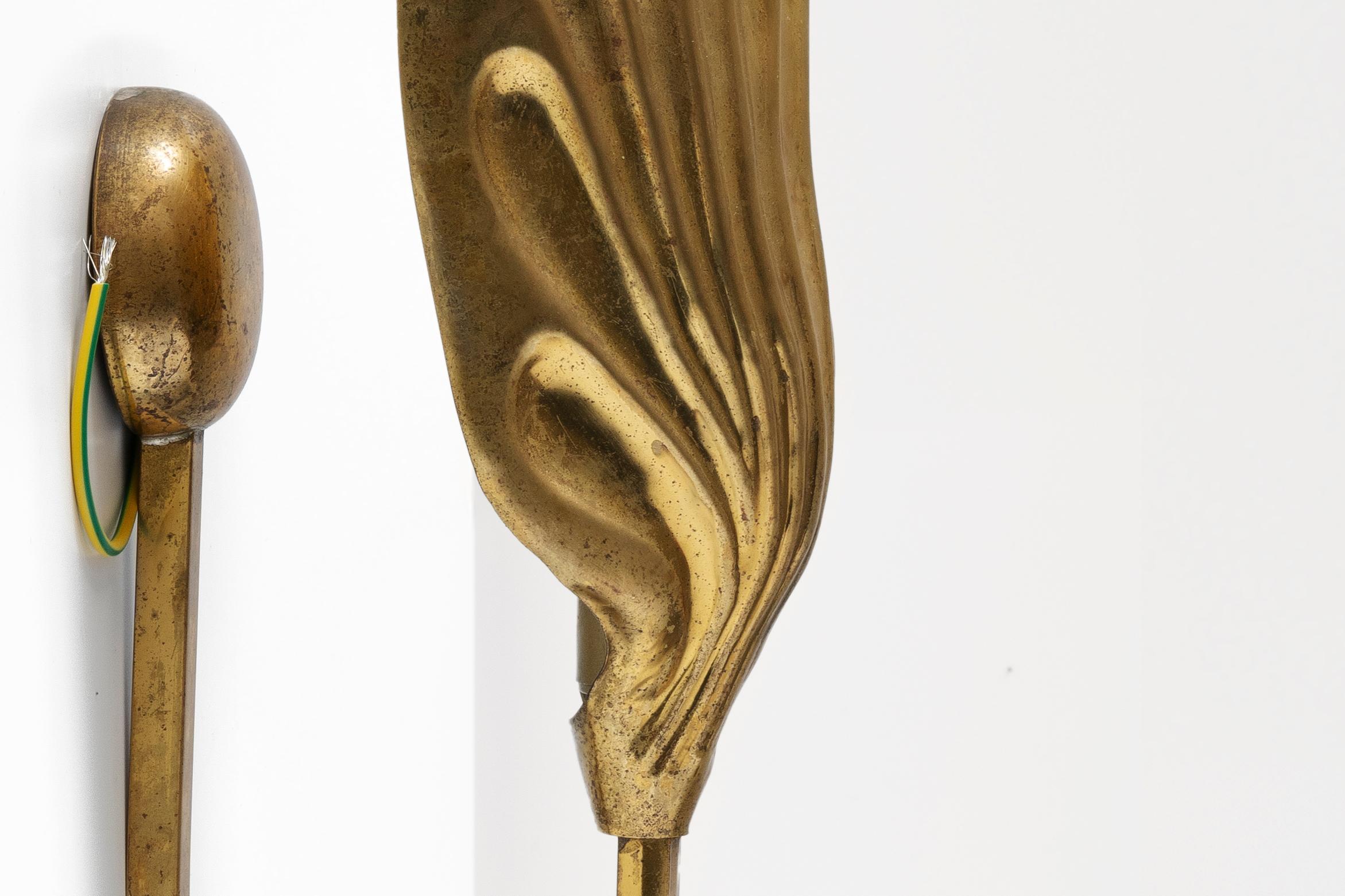 Tommaso Barbi, Design italien, 20THURY DESIGN L'applique en laiton à une seule feuille, Lights en vente 1