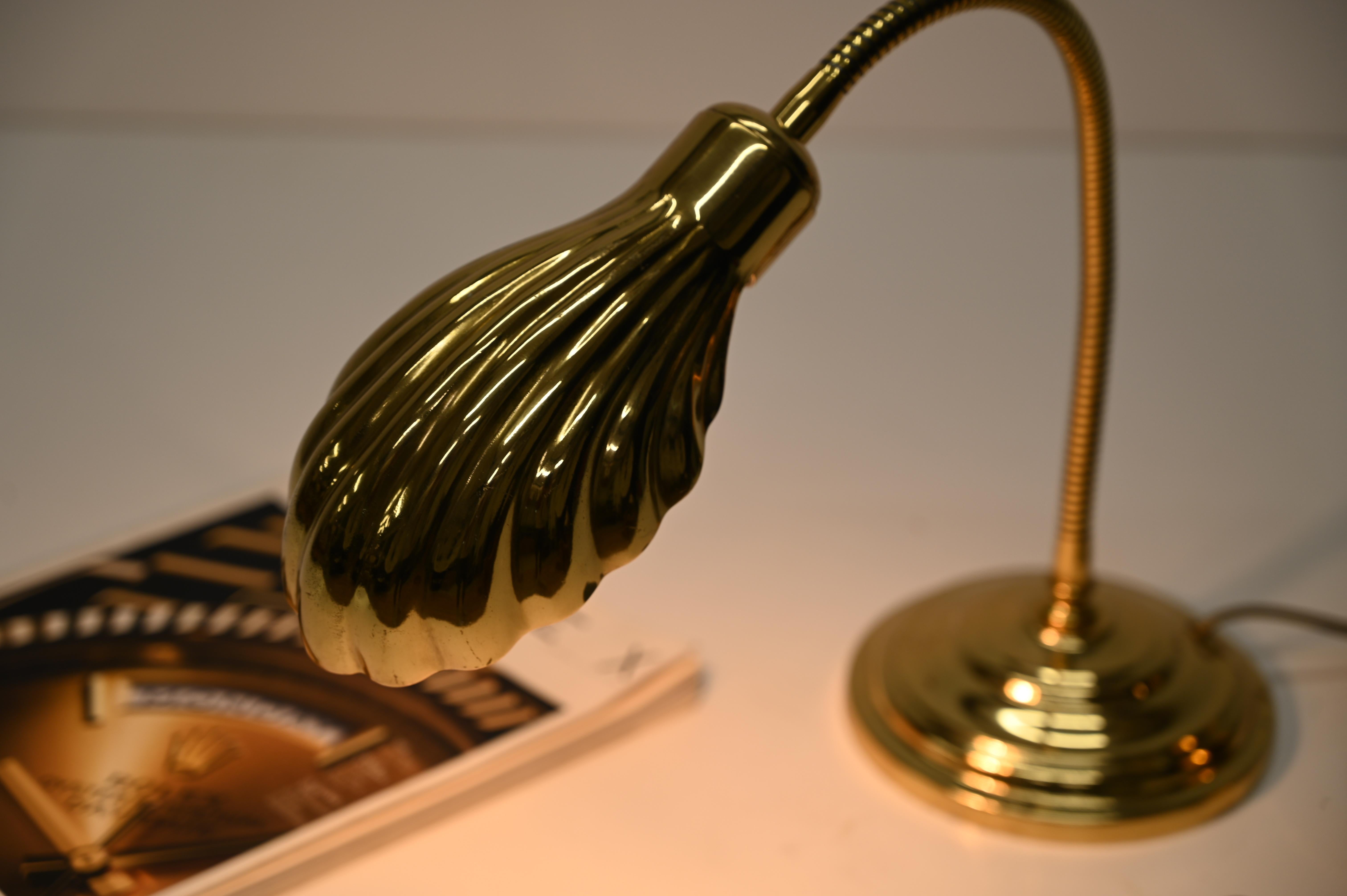Tommaso Barbi Brass Shell Adjustable Table Lamp, Italy 1970s In Good Condition For Sale In Roma, IT