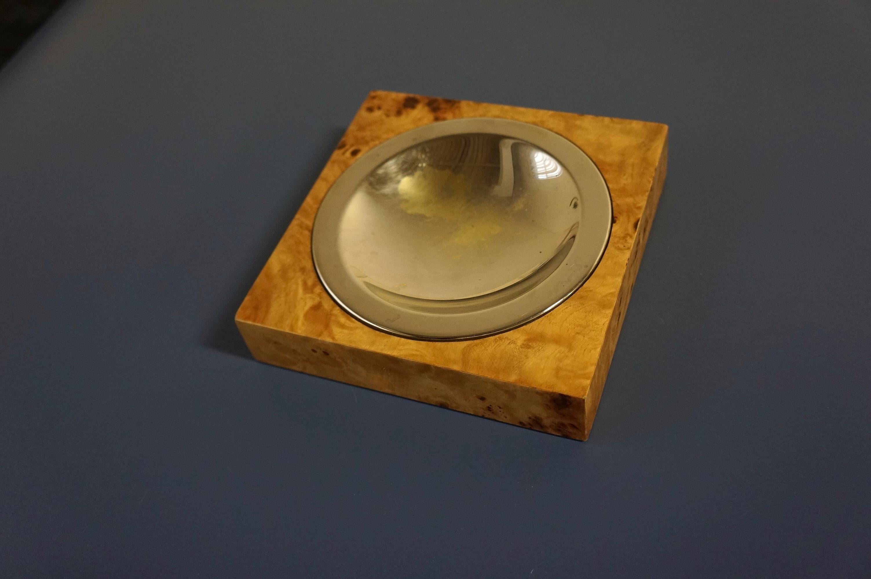 A burl wood and Chrome ashtray dish designed by Tommaso Barbi in the 1970s. This original design by Barbi was made in Italy. While it was designed to be an ashtray, it can be used as a dish or trinket. The rounded chrome of the piece sits perfectly