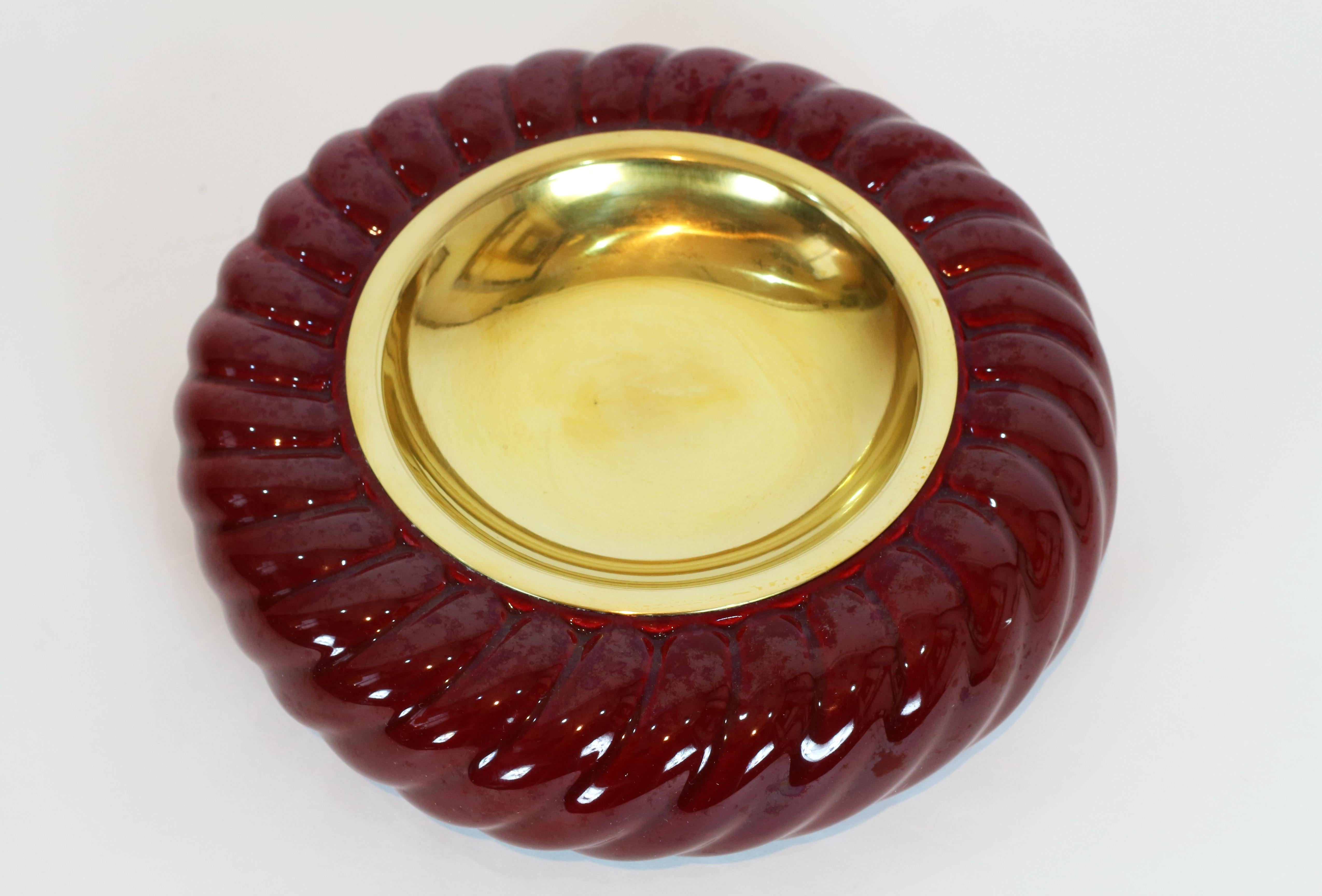 Tommaso Barbi glazed ceramic and brass pocket emptier or ashtray, signed with label on the bottom.

We remain at your complete disposal for any other needs.

Lustri -
Italy
 