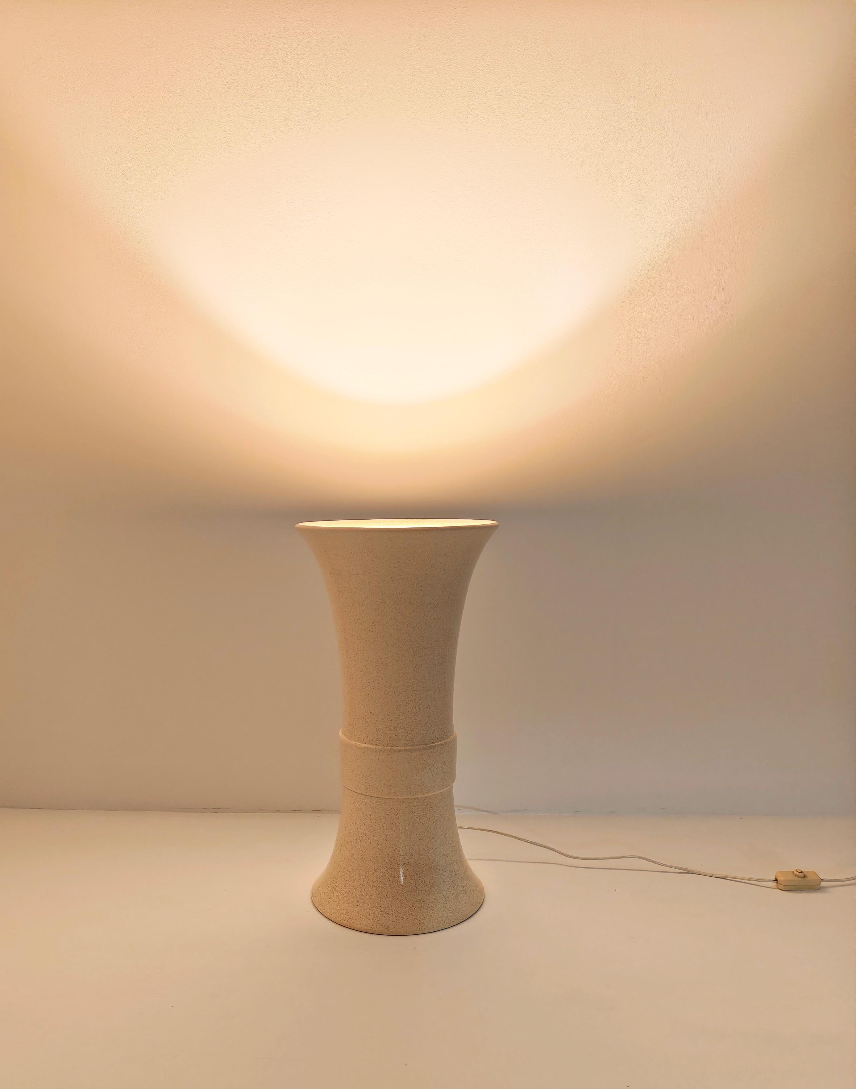 Mid-Century moderno Tommaso Barbi Lampada da tavolo in ceramica Design Italia 1970 Mid-Century Modern in vendita