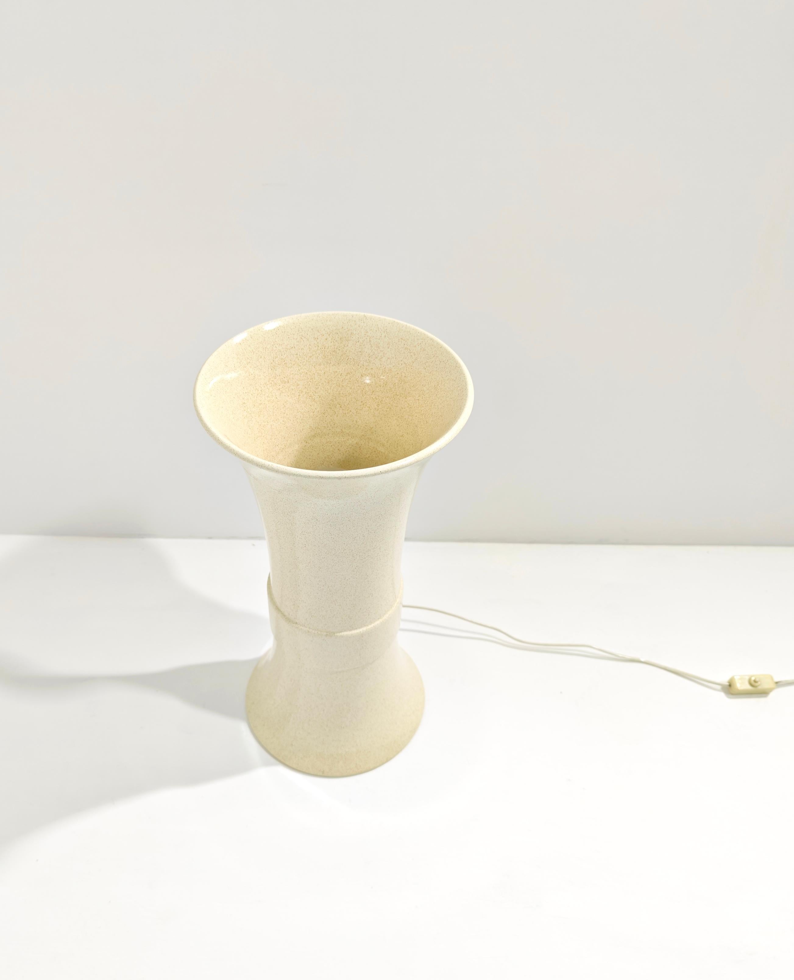 Italiano Tommaso Barbi Lampada da tavolo in ceramica Design Italia 1970 Mid-Century Modern in vendita