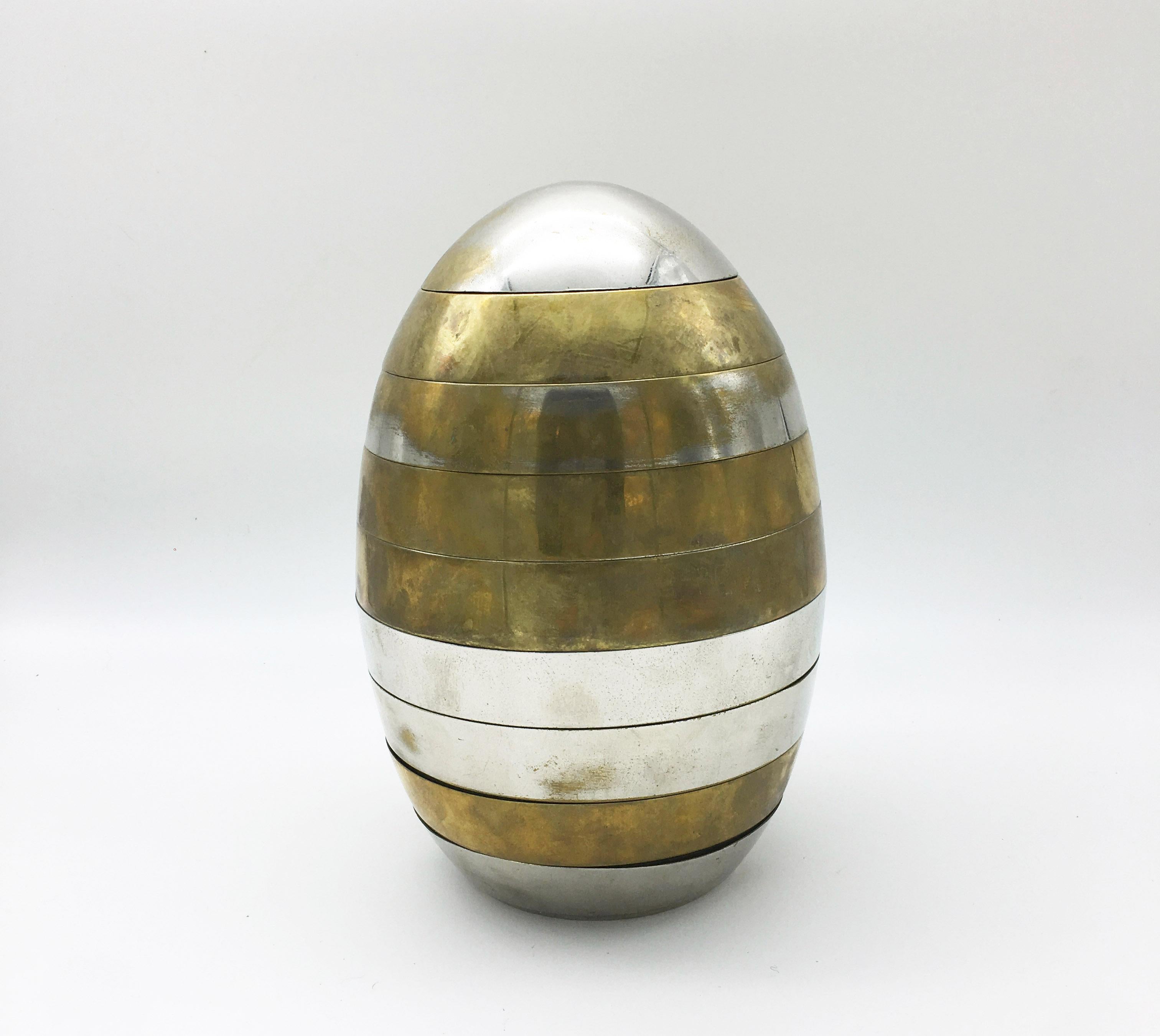 These chromed and brass stackable trays were designed in the 1970s by Tommaso Barbi. The egg is composed of nine trays, four in brass and five in chromed metal.
Ball also available.