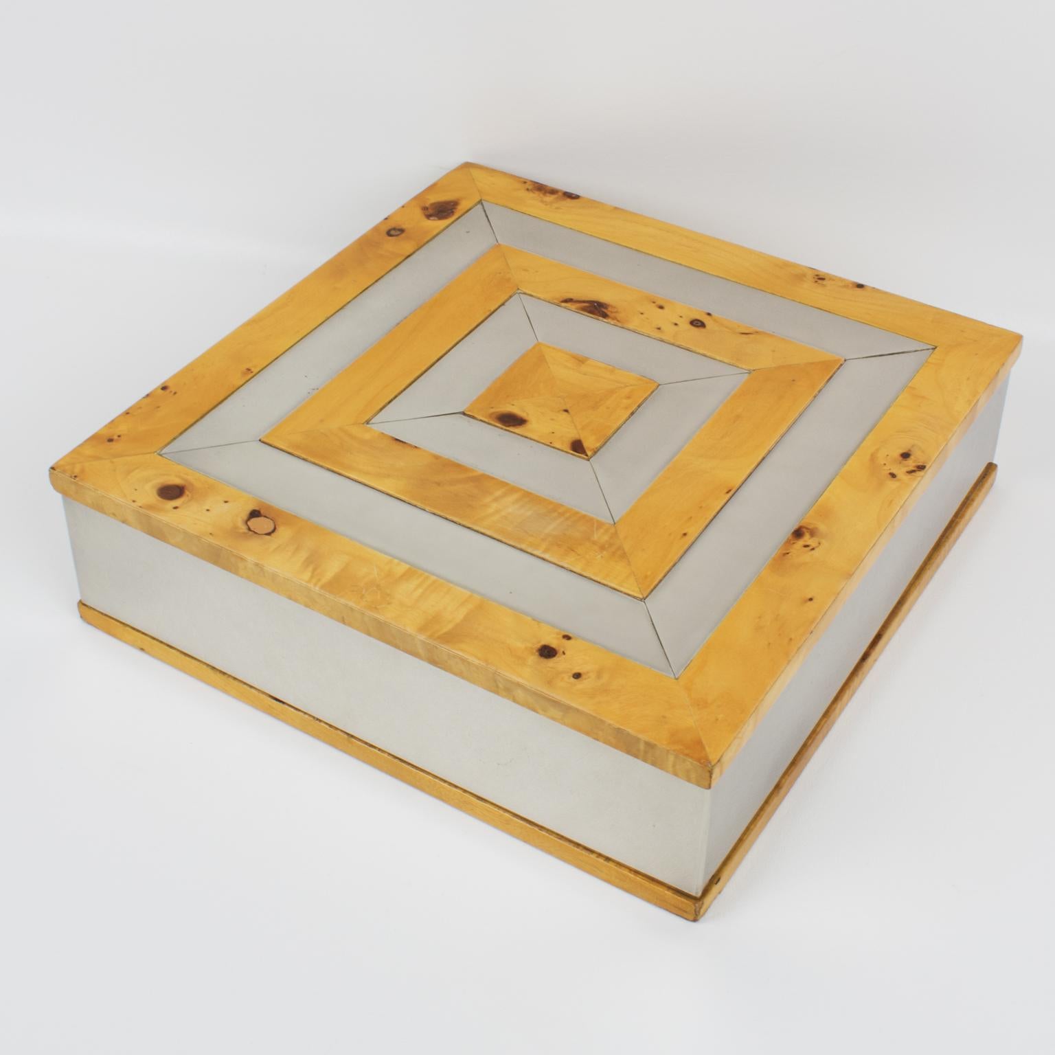 Caja modernista de madera y cromo Tommaso Barbi, hacia 1960 en venta 5