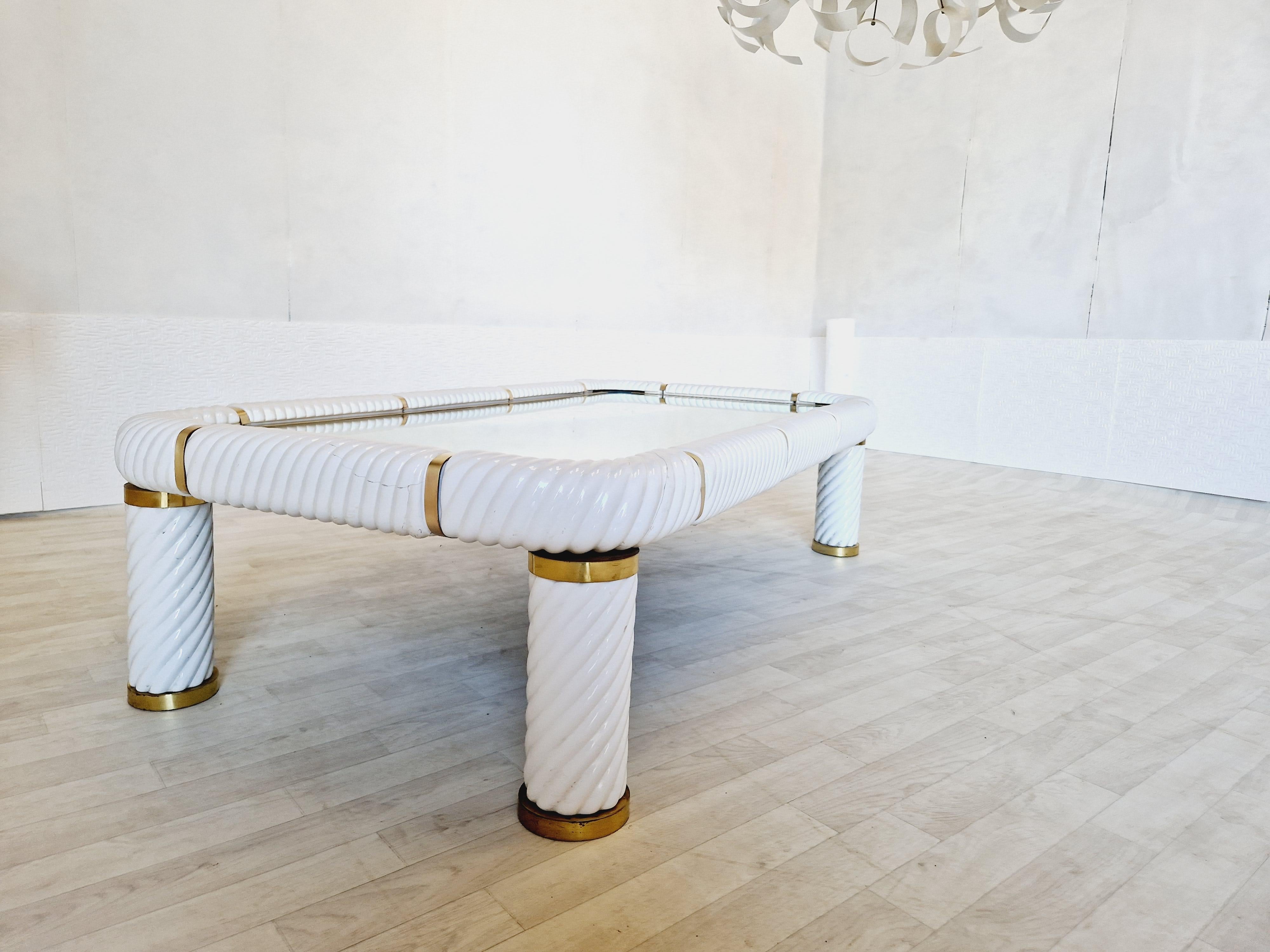 20ième siècle Table basse Tommaso Barbi style Hollywood Regency en vente