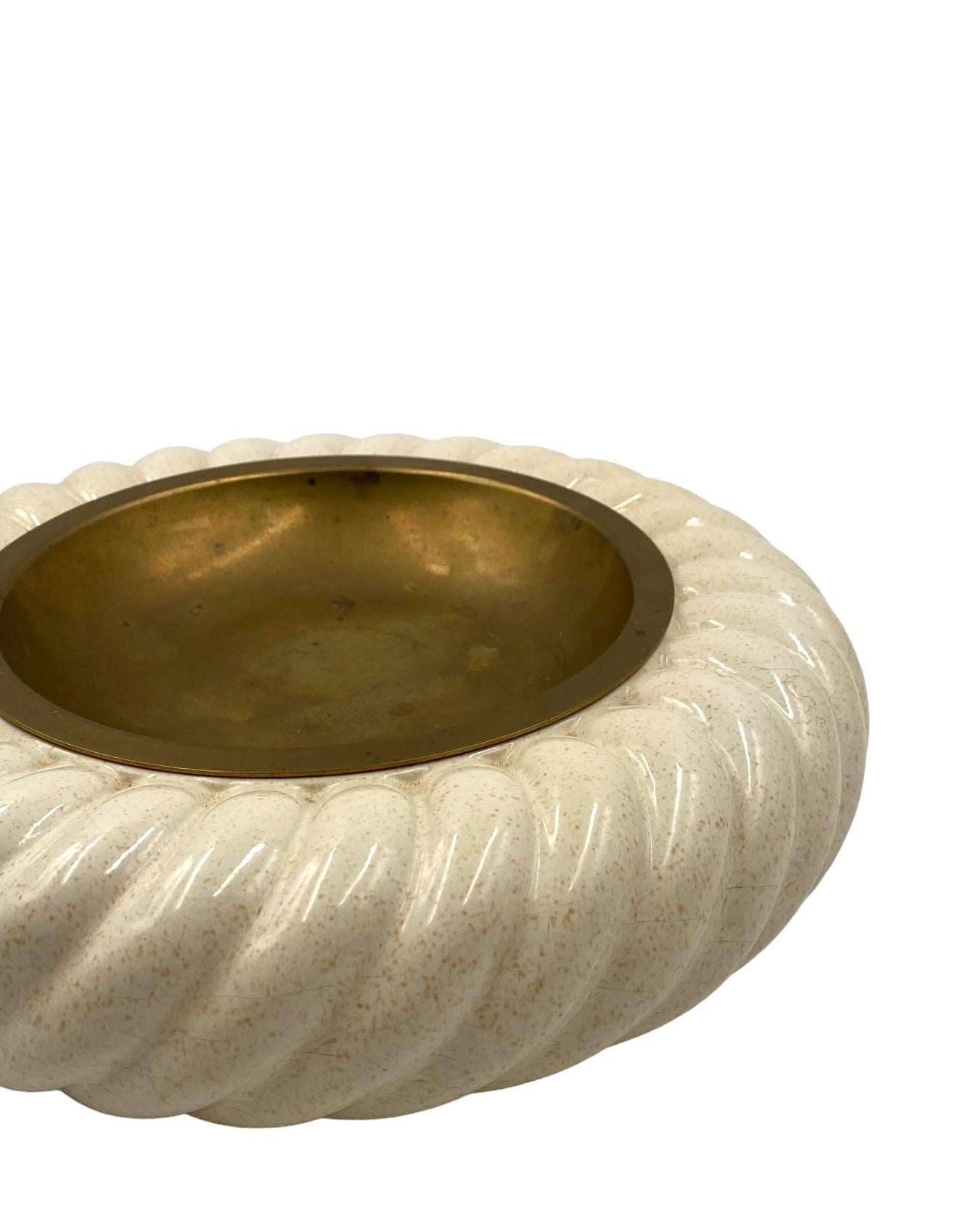 Tommaso Barbi, cream ceramic ashtray / vide poche, B Ceramiche, ca. 1970 For Sale 8