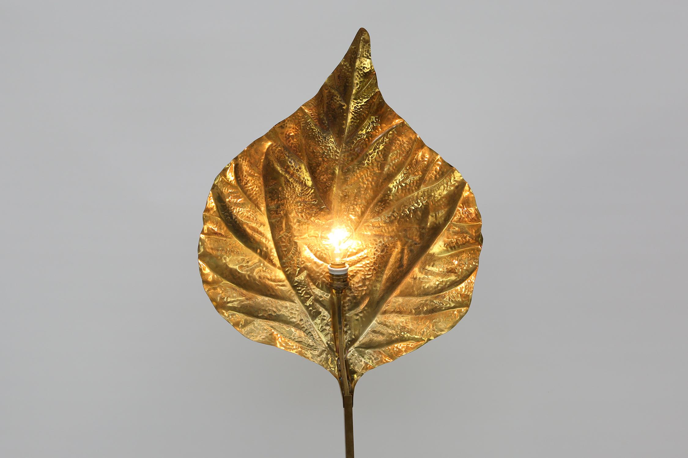 Tommasso Barbi is well known for his nature inspired brass works. The Italian designer and manufacturer composed this leaf-shaped floor lamp with great simplicity and elegance. One hand-hammered leaf on a perfect slim and elegant base. 
Designed