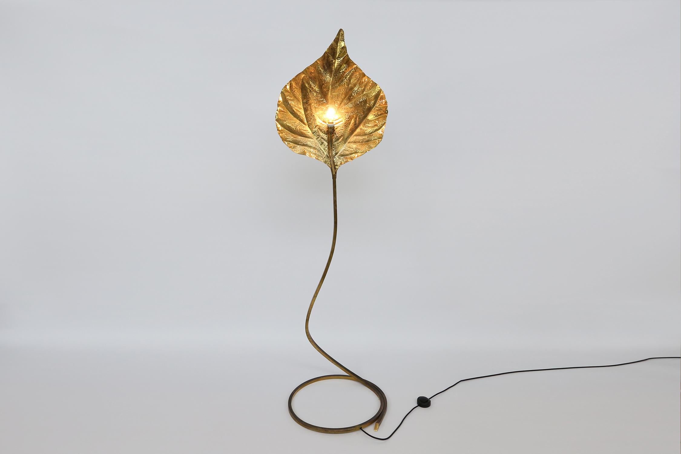 Hammered Tommaso Barbi Famous Italian Brass Leaf-Shaped “Foglia” Floor Lamp 1970s For Sale