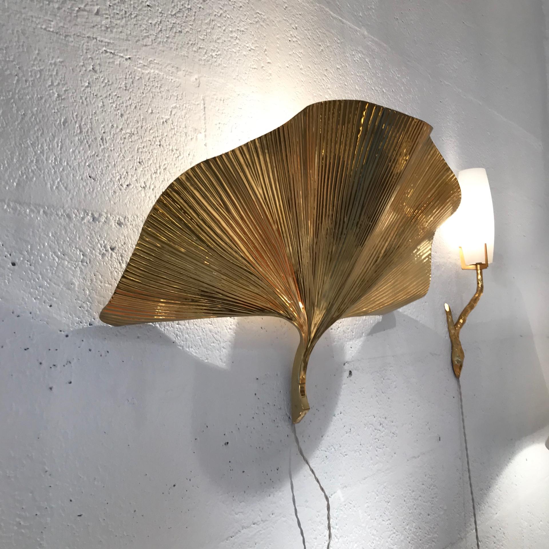Tommaso Barbi Ginkgo wall lamp in brass, circa 1970.
Perfect conditions.