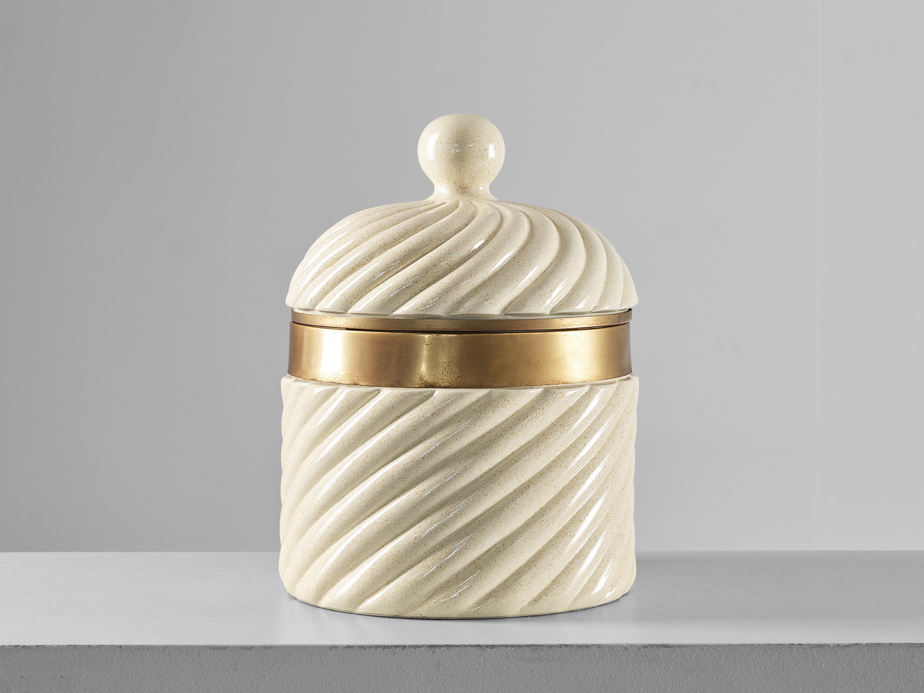 Tommaso Barbi for B Ceramiche, ice bucket, brass, ceramic, plastic, Italy, 1970s 

Outstanding ice bucket designed by the talented Italian designer Tommaso Barbi. The ice bucket has a spiral structure executed in crème ivory colored ceramic with