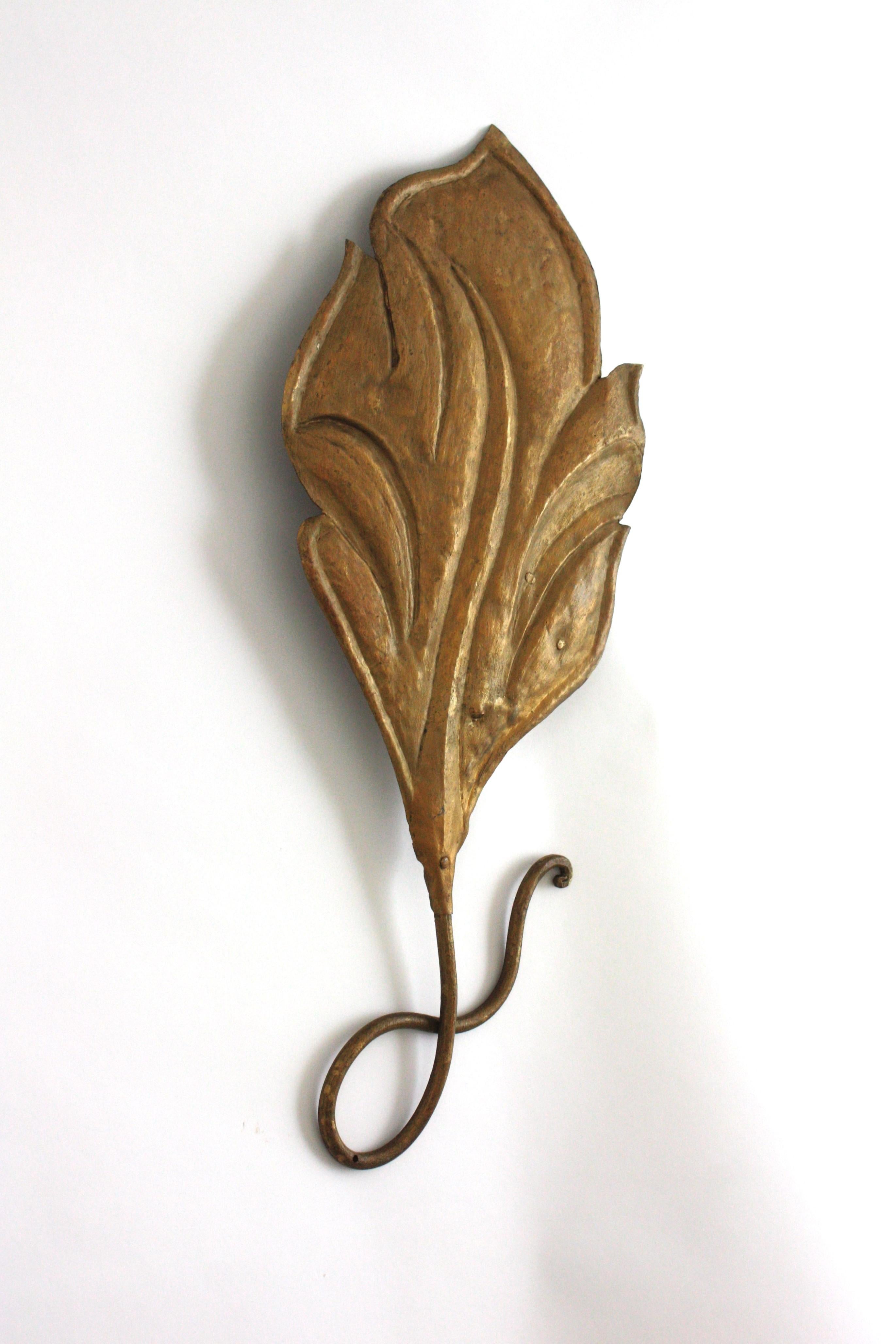 Tommaso Barbi Inspired Large Leaf Wall Light in Gilt Iron, Italy 1950s For Sale 3