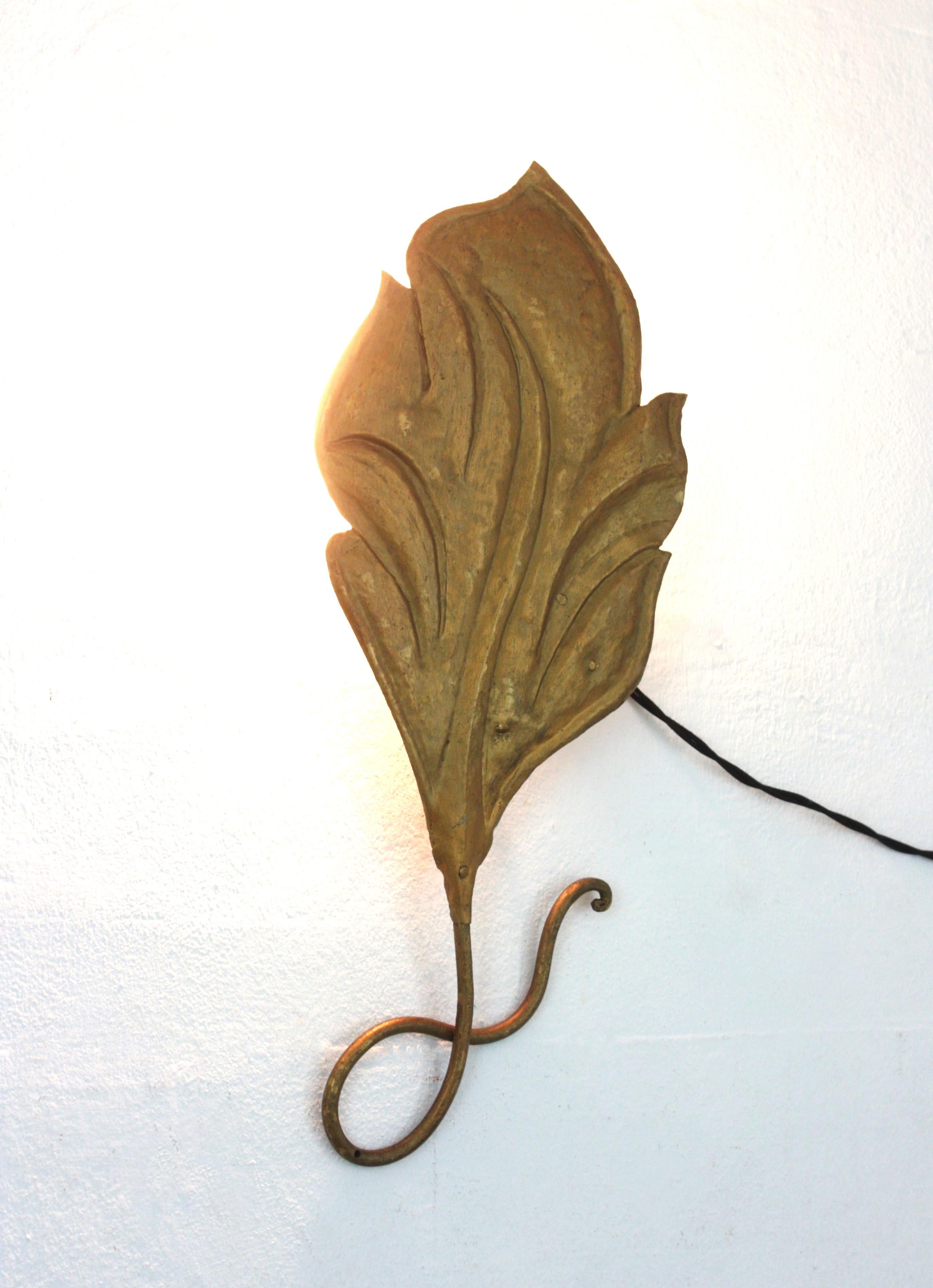 Tommaso Barbi Inspired Large Leaf Wall Light in Gilt Iron, Italy 1950s For Sale 4