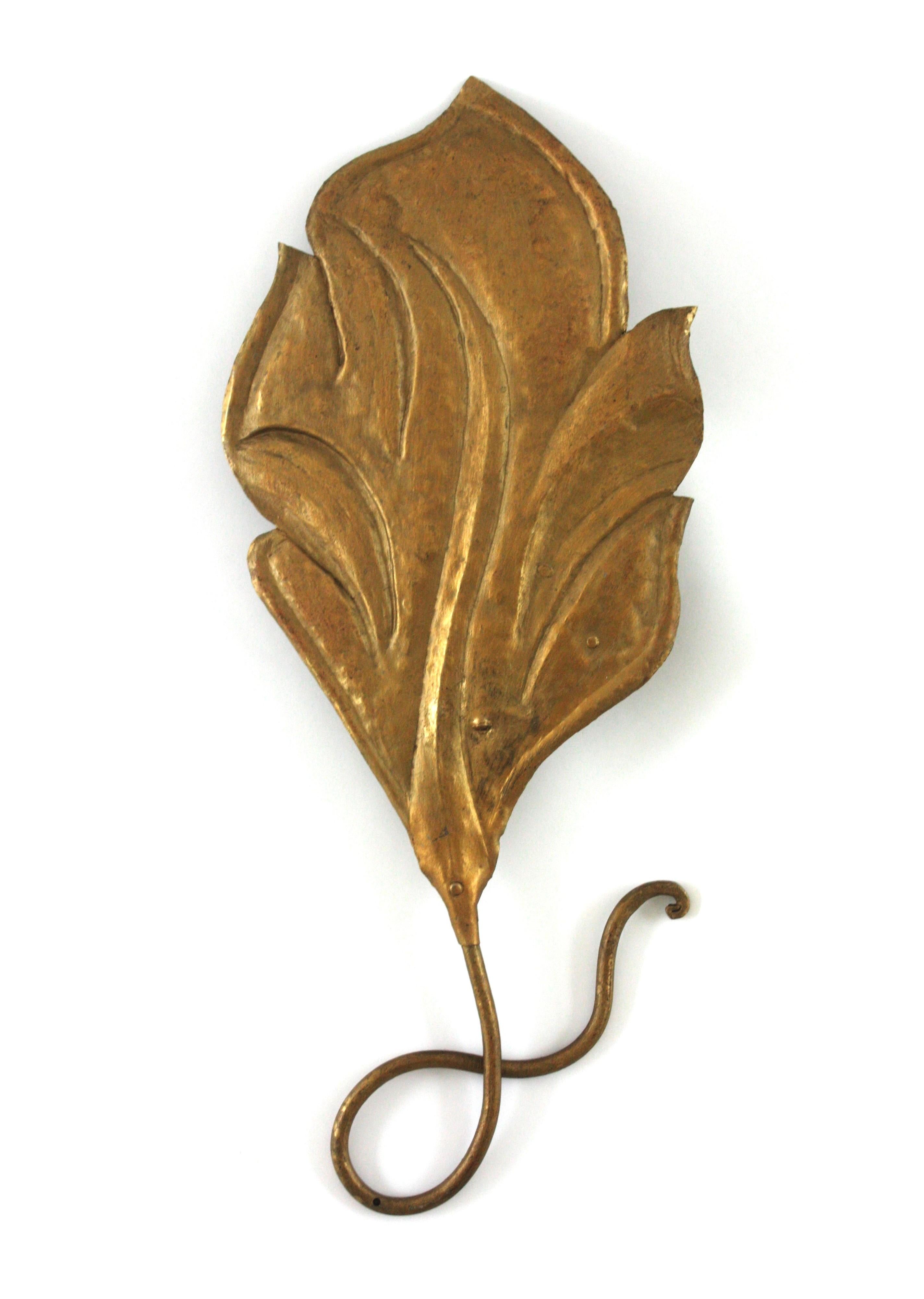 20th Century Tommaso Barbi Inspired Large Leaf Wall Light in Gilt Iron, Italy 1950s For Sale