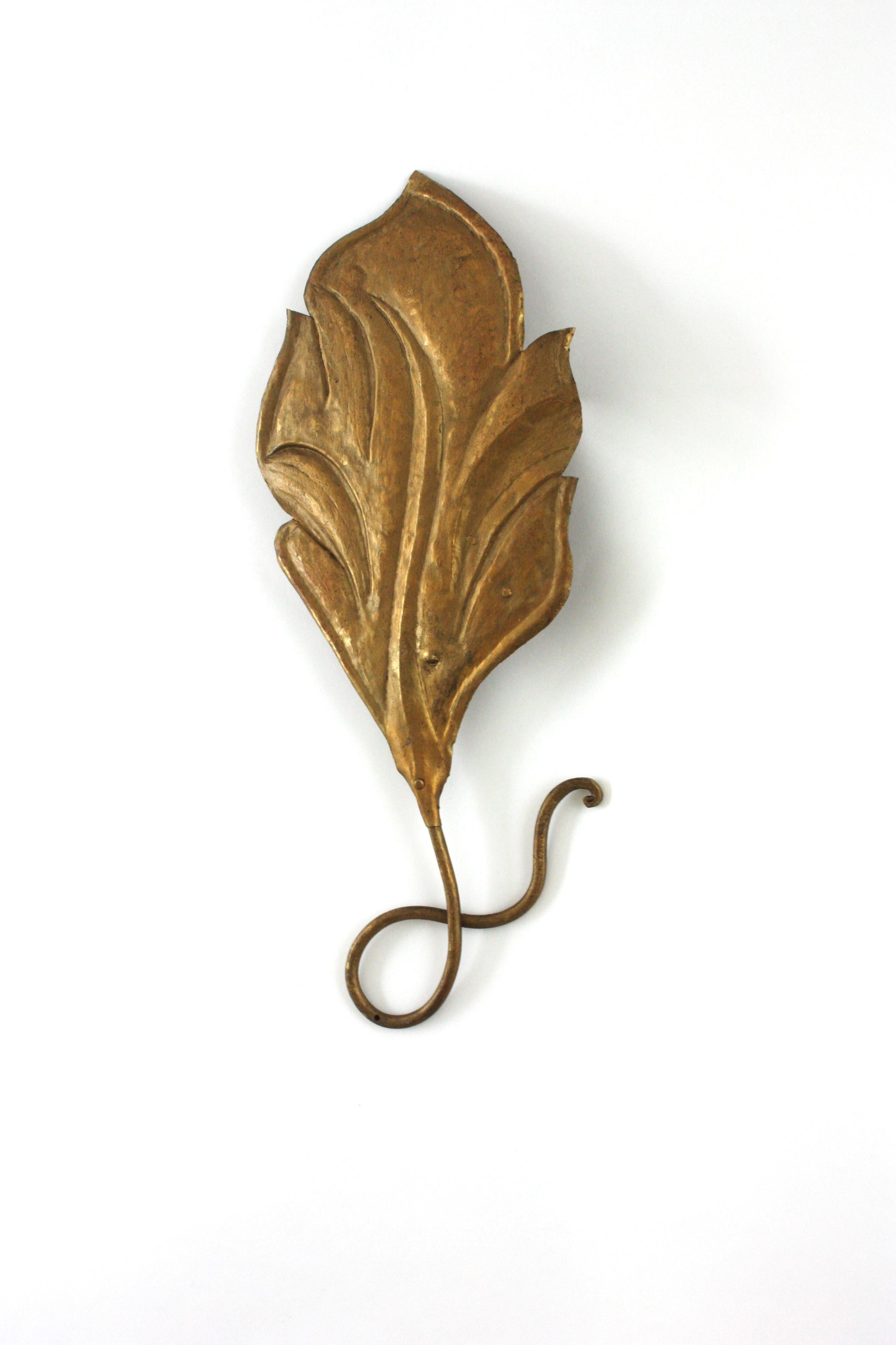 Tommaso Barbi Inspired Large Leaf Wall Light in Gilt Iron, Italy 1950s For Sale 1