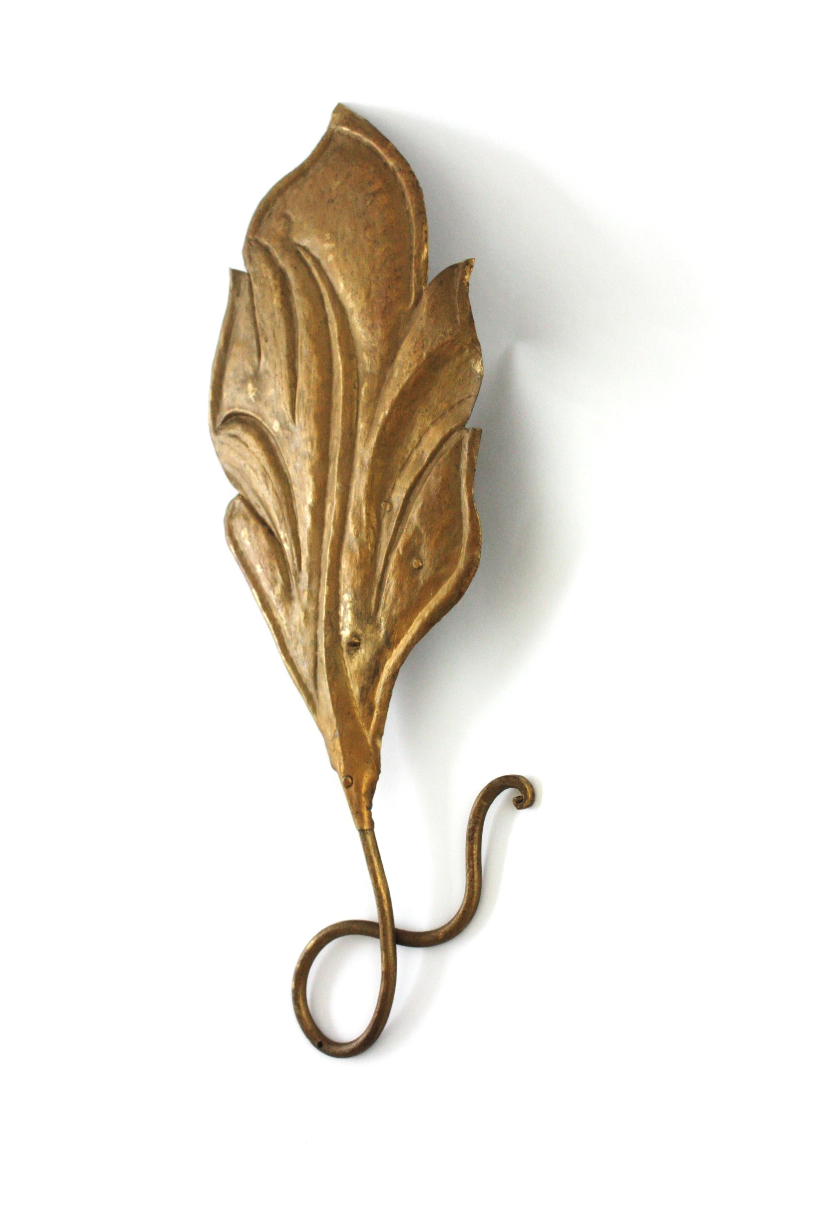 Tommaso Barbi Inspired Large Leaf Wall Light in Gilt Iron, Italy 1950s For Sale 2