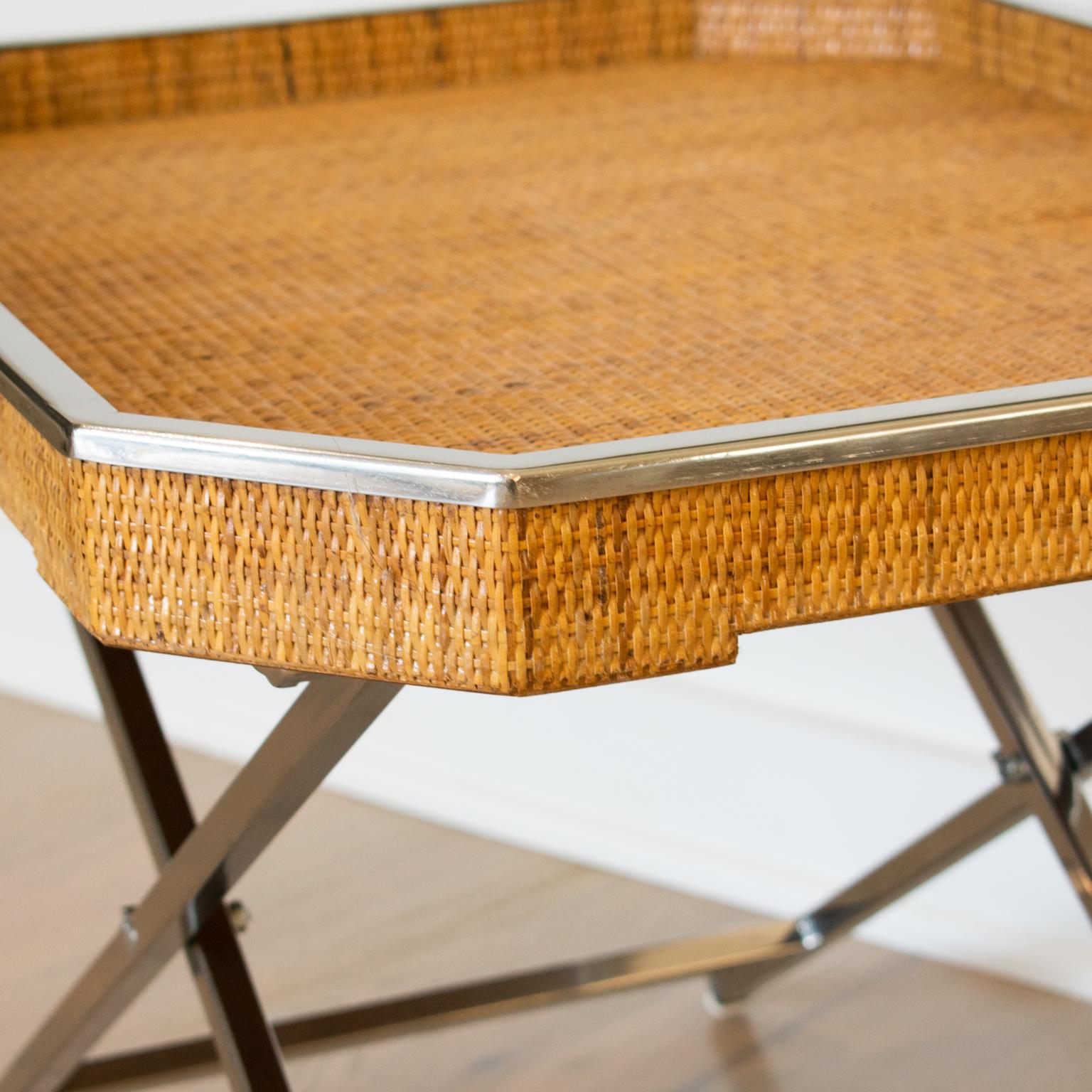 Tommaso Barbi Italy Folding Tray Table in Wicker and Chrome, circa 1970 in vendita 10