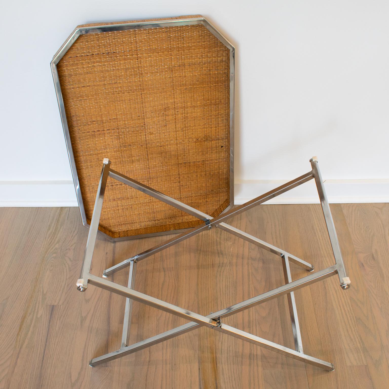 Fine XX secolo Tommaso Barbi Italy Folding Tray Table in Wicker and Chrome, circa 1970 in vendita