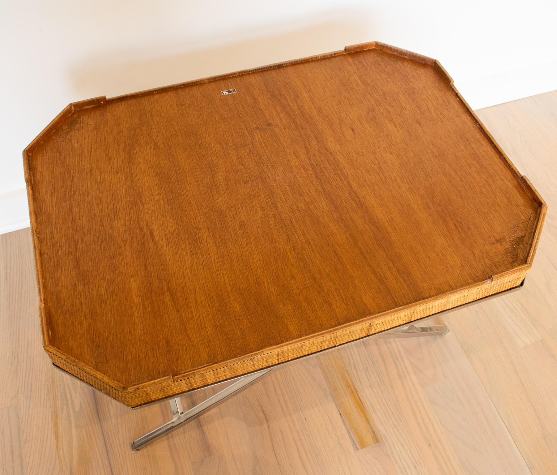 Tommaso Barbi Italy Folding Tray Table in Wicker and Chrome, circa 1970 in vendita 1