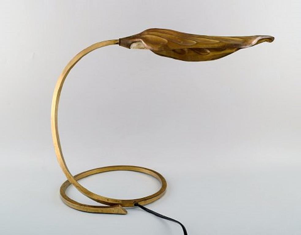 Tommaso Barbi, Italy. Leaf-shaped table lamp in brass, mid-20th century. Italian design.
Measures: 47 x 36 cm.
In very good condition.
Sticker.