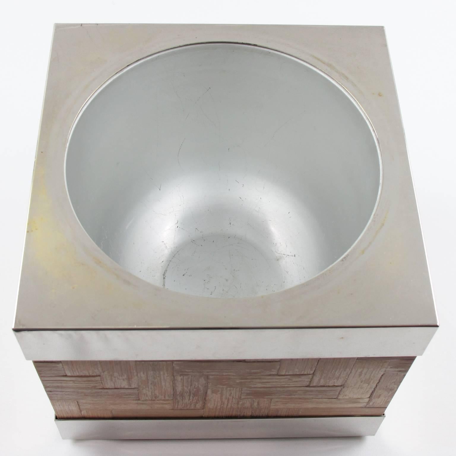 Tommaso Barbi Italy Modernist Chrome and Straw Barware Ice Bucket In Good Condition In Atlanta, GA