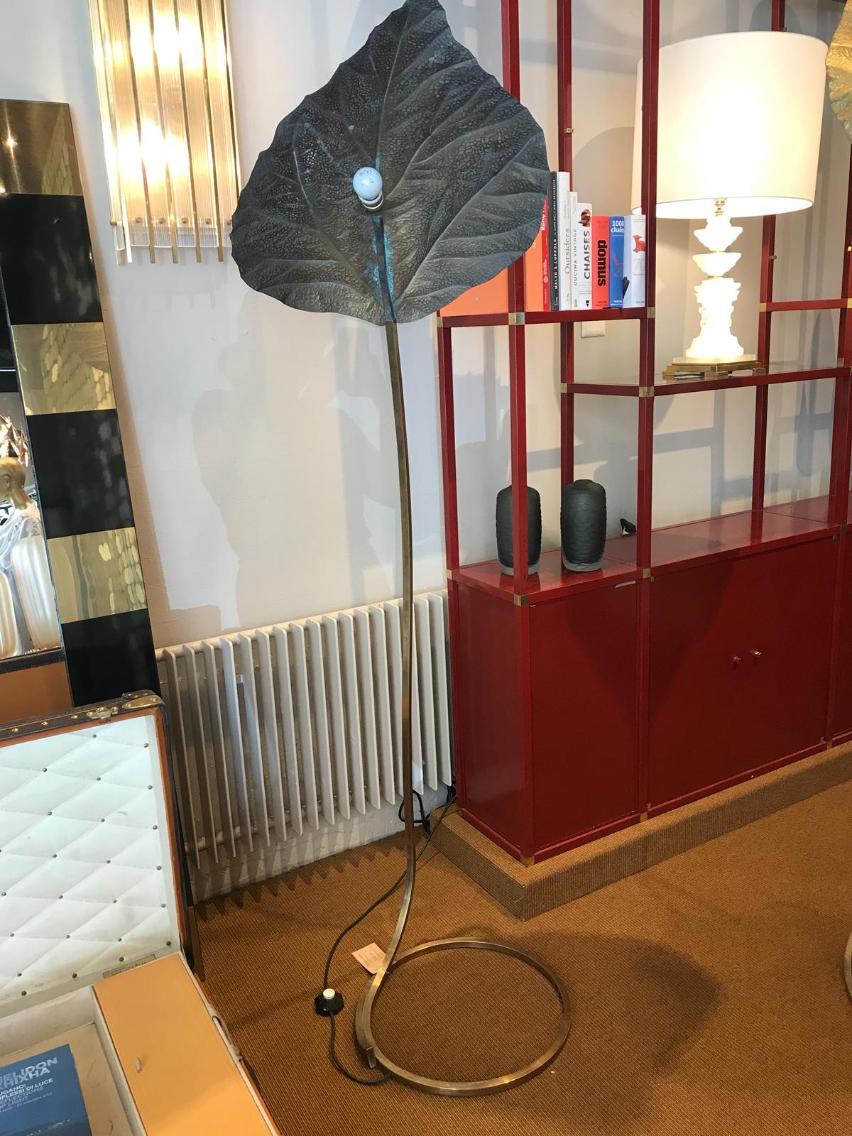 Tommaso Barbi Made in Italy Floor Lamp, 1970s, a Leaf, Brass In Good Condition For Sale In Pambio Noranco, CH