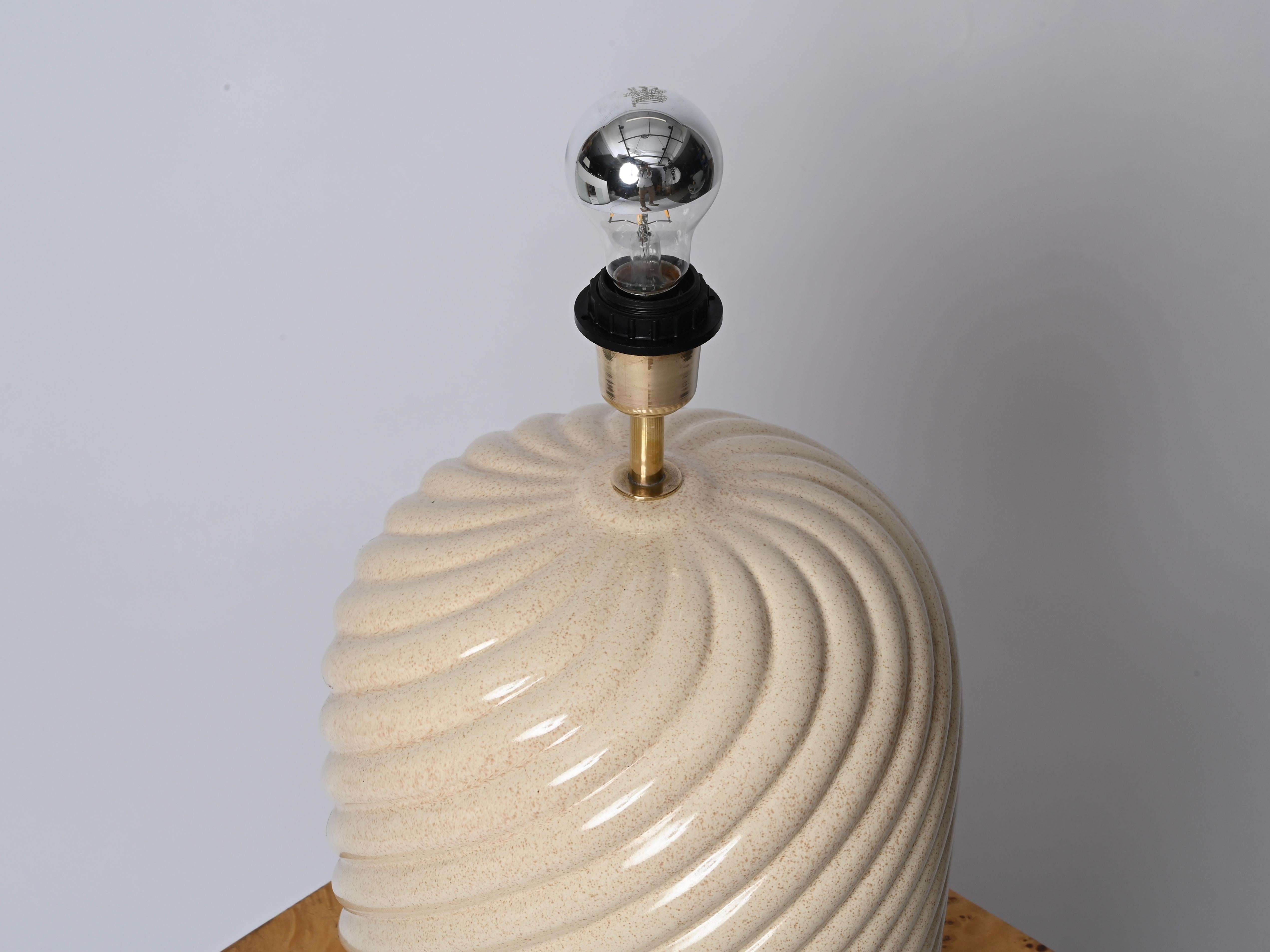 Tommaso Barbi Lampada da tavolo italiana di metà secolo in ceramica beige e ottone, anni '70 8