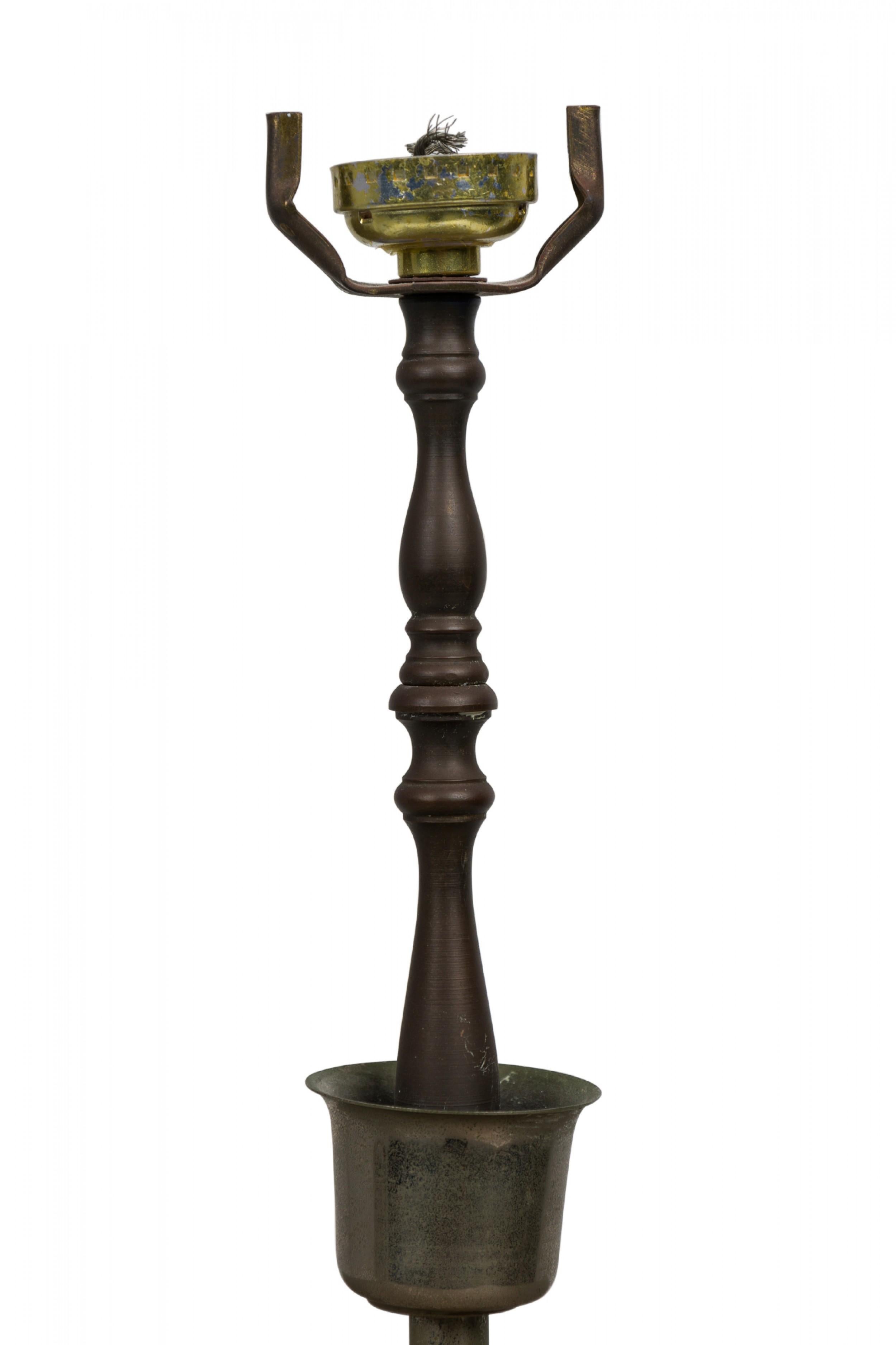 Rechteckige italienische Mid-Century-Tischlampe aus Messing und Tafelsilber von Tommaso Barbi im Zustand „Gut“ im Angebot in New York, NY